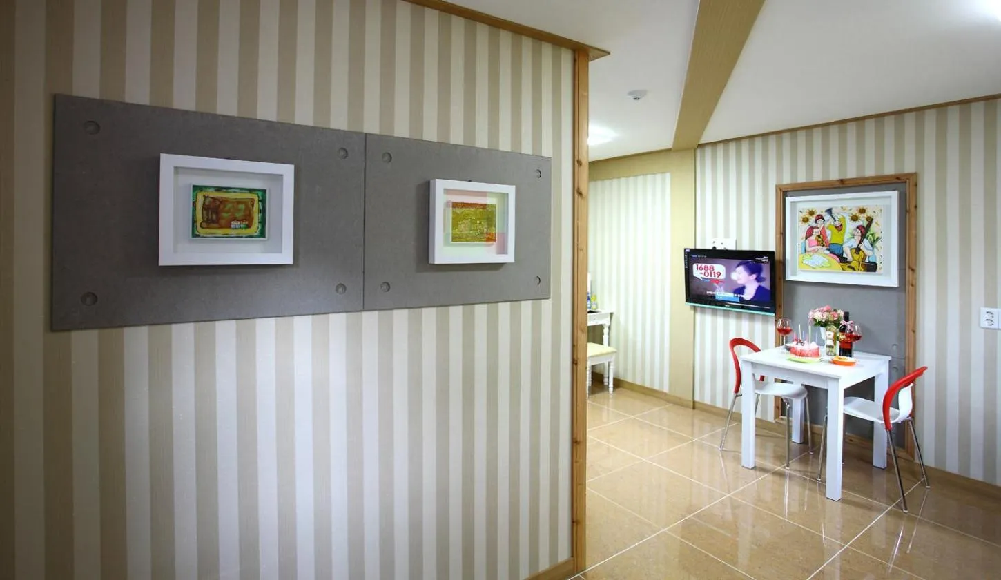 Decorative detail in Bluesean Pension