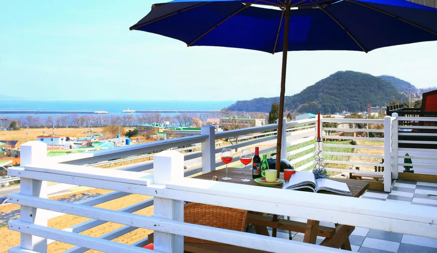 Day in Bluesean Pension