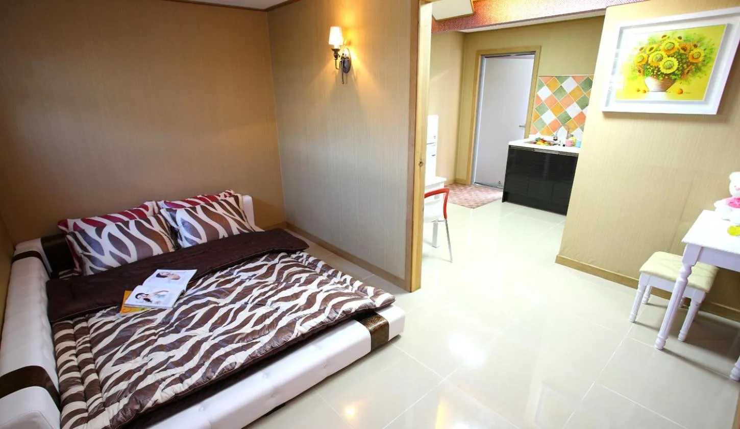 Property building, Bed in Bluesean Pension