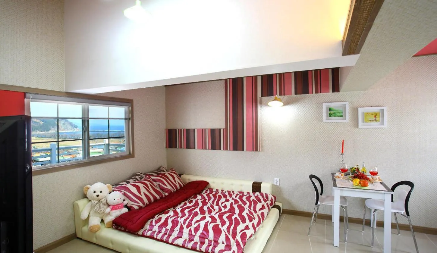 Photo of the whole room, Bed in Bluesean Pension