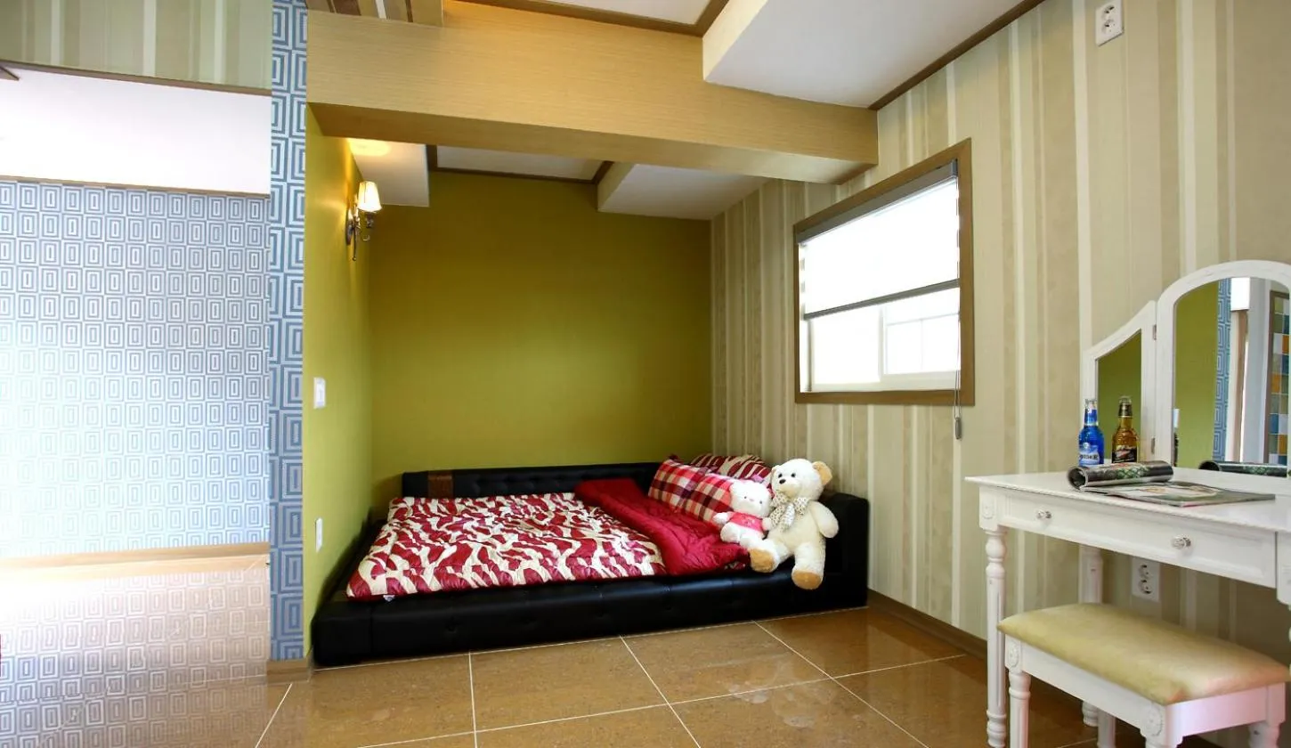 Day, Bed in Bluesean Pension