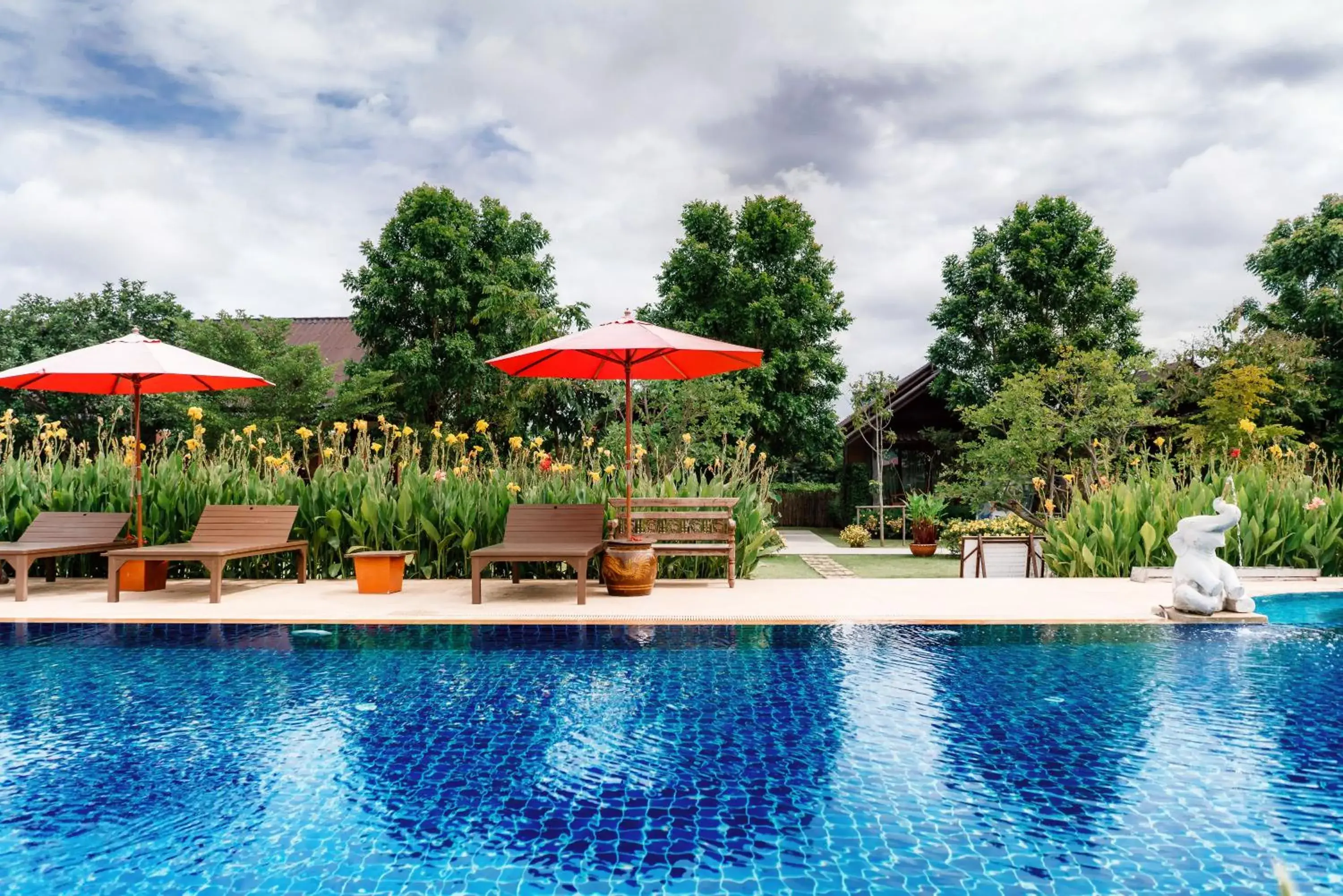 Swimming pool in Sawasdee Sukhothai Resort Swimming pool in Sawasdee Sukhothai Resort