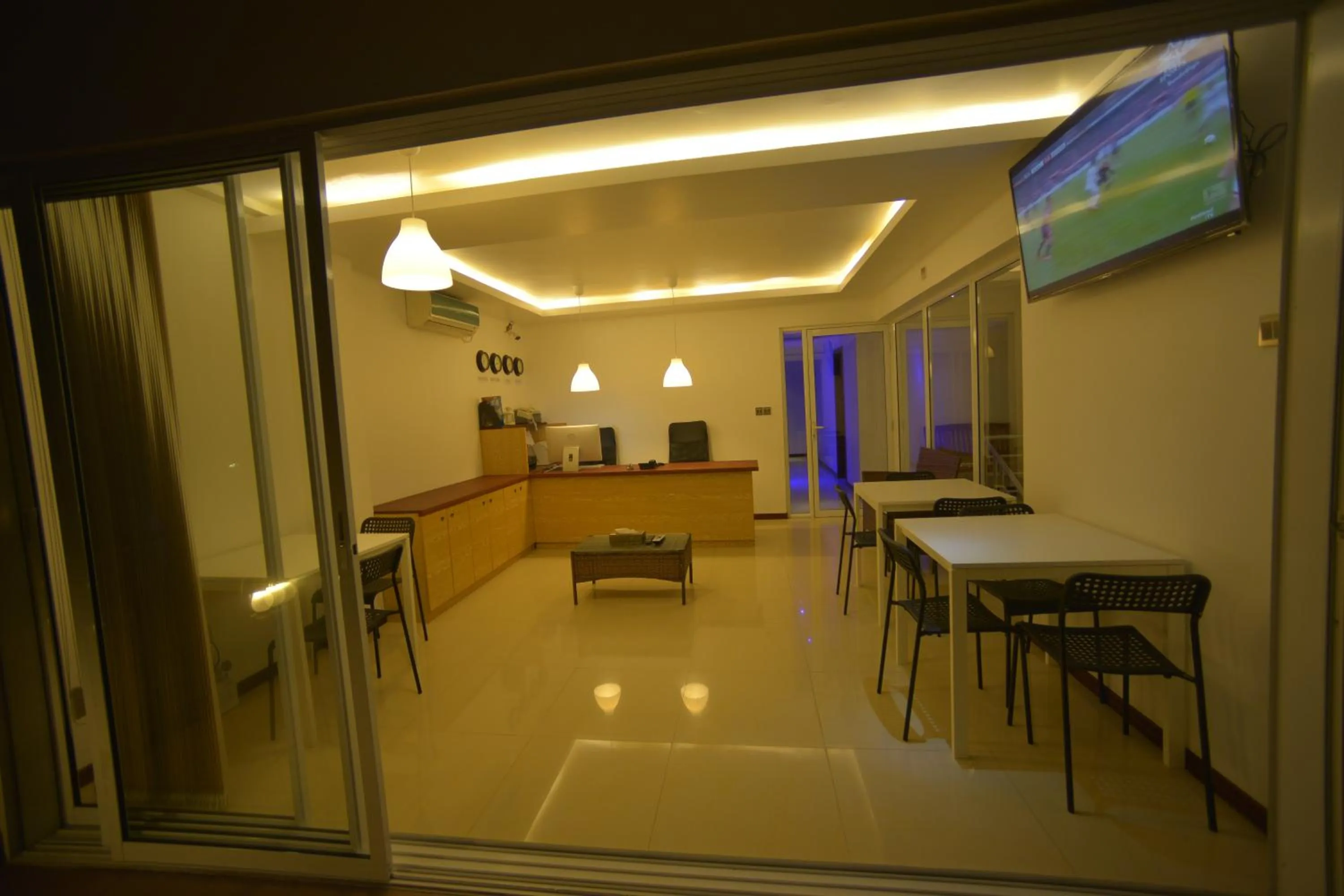 Restaurant/places to eat in Hathaa Beach Maldives