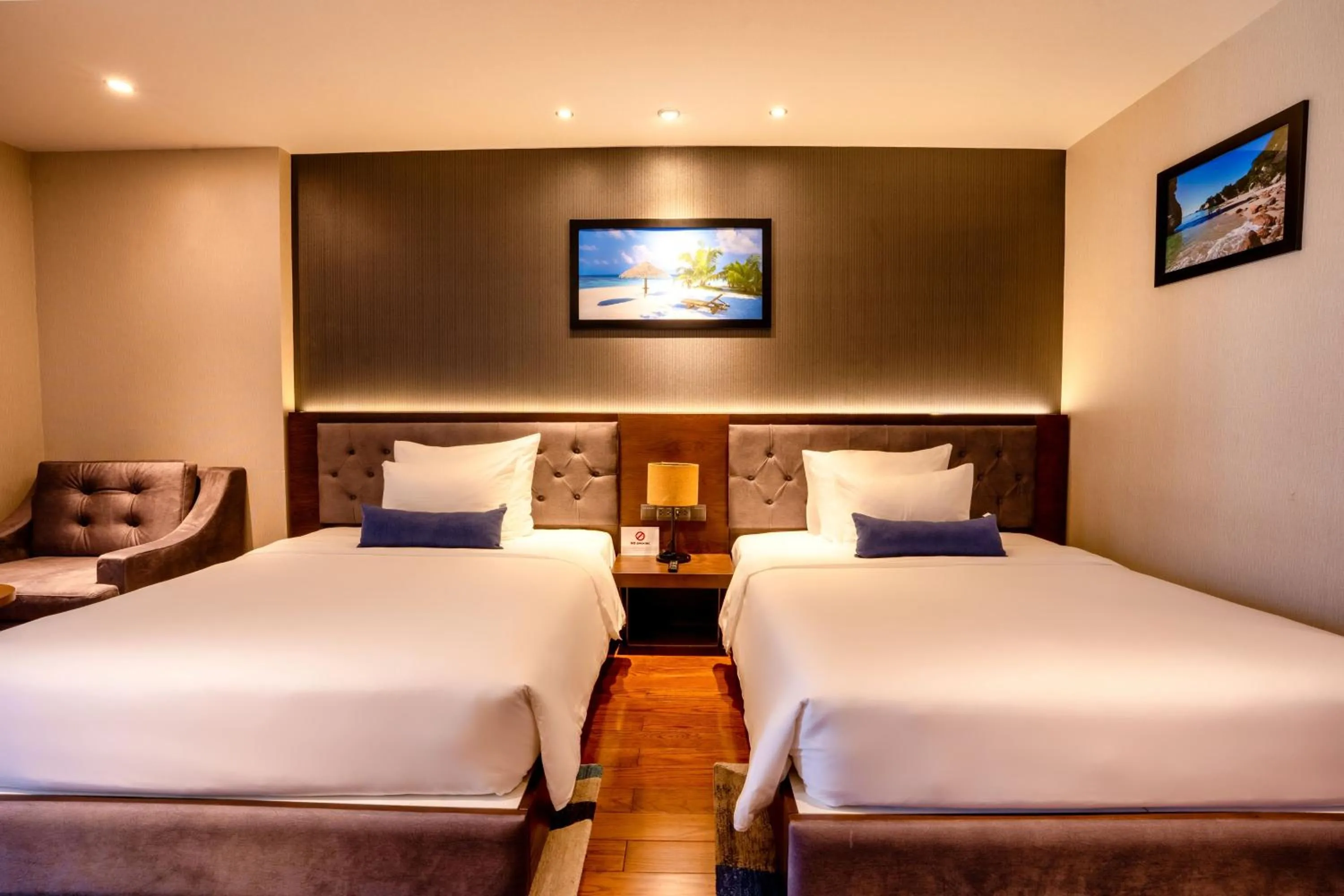 Bedroom, Bed in The Malibu Hotel