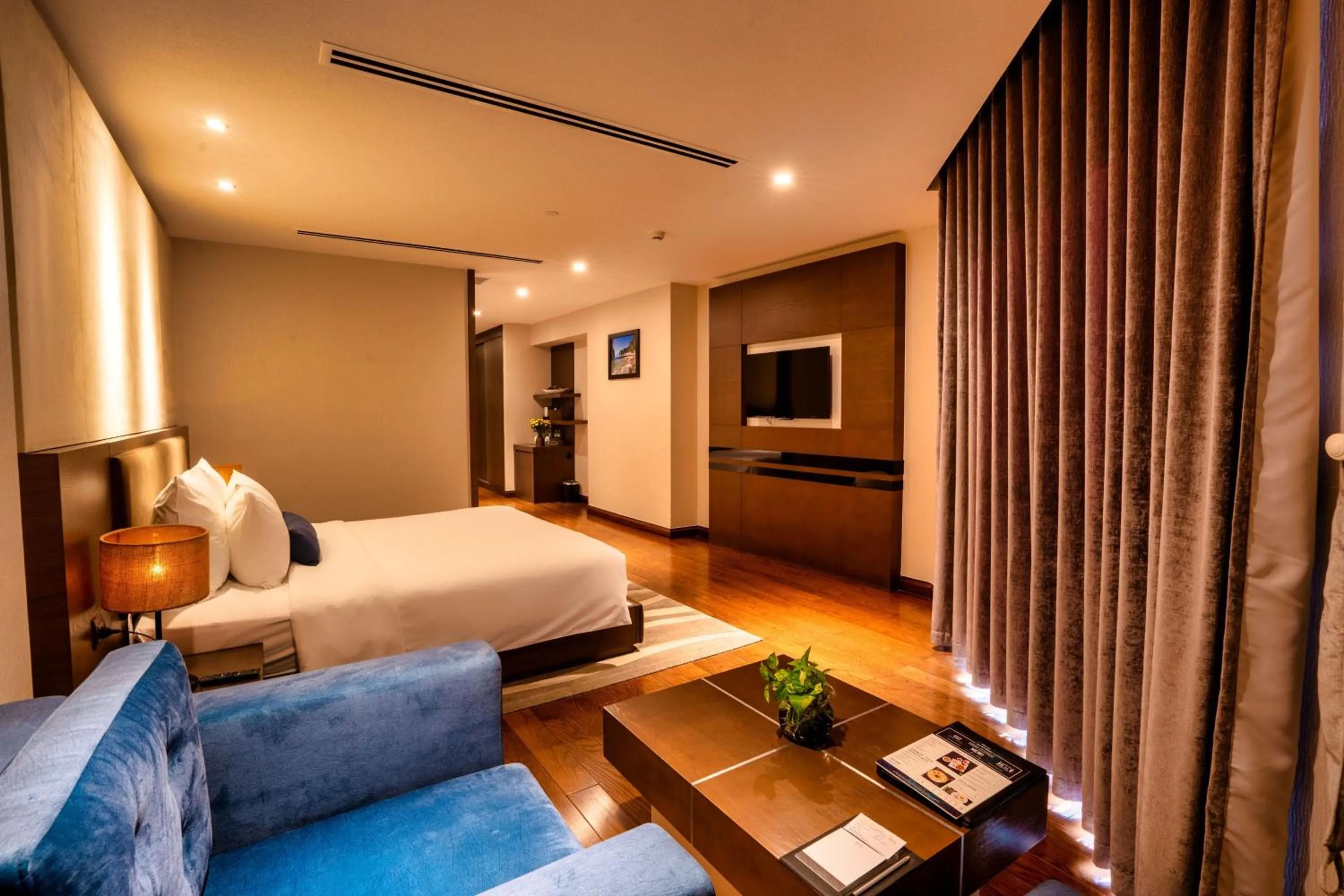 Bedroom, Bed in The Malibu Hotel