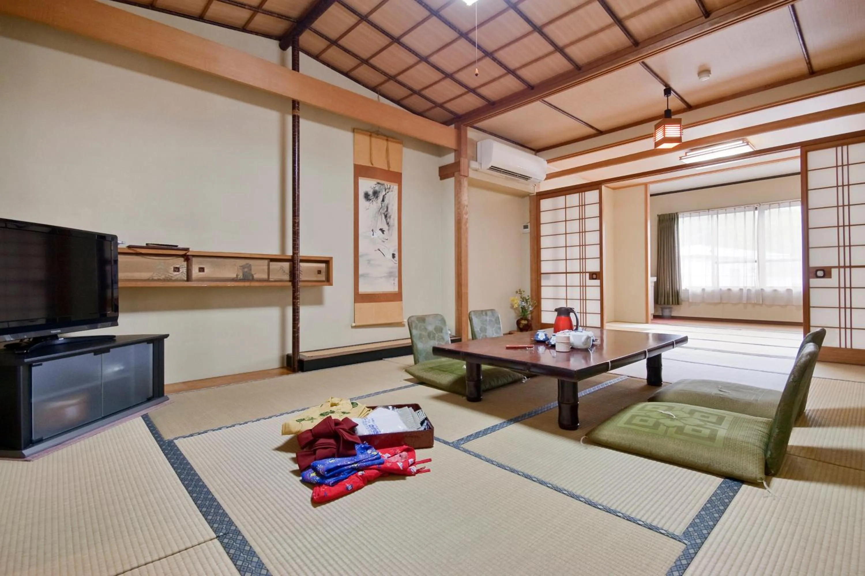 Photo of the whole room, Bed in Sawaki