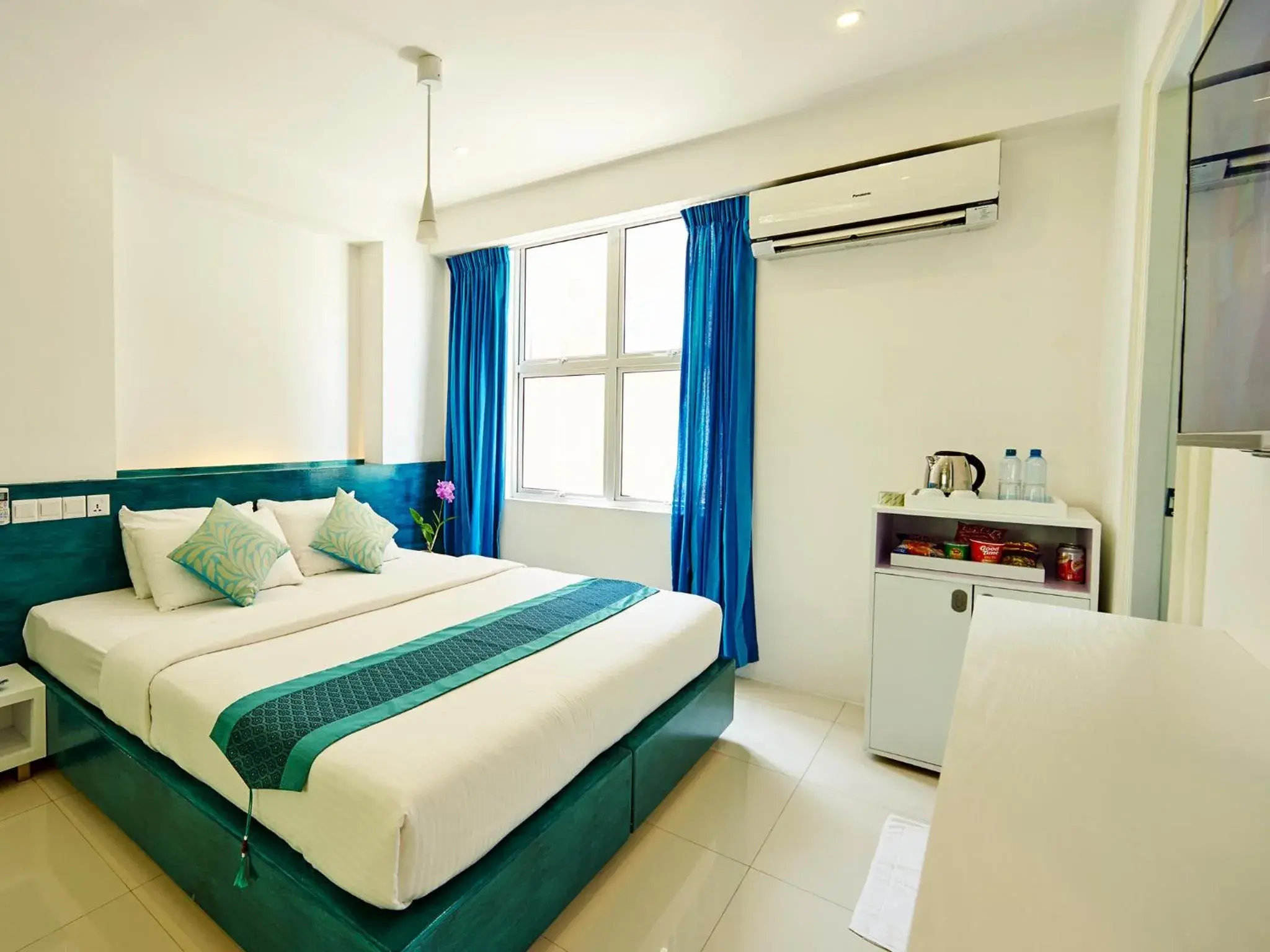 Bed in Planktons Beach Bed in Planktons Beach