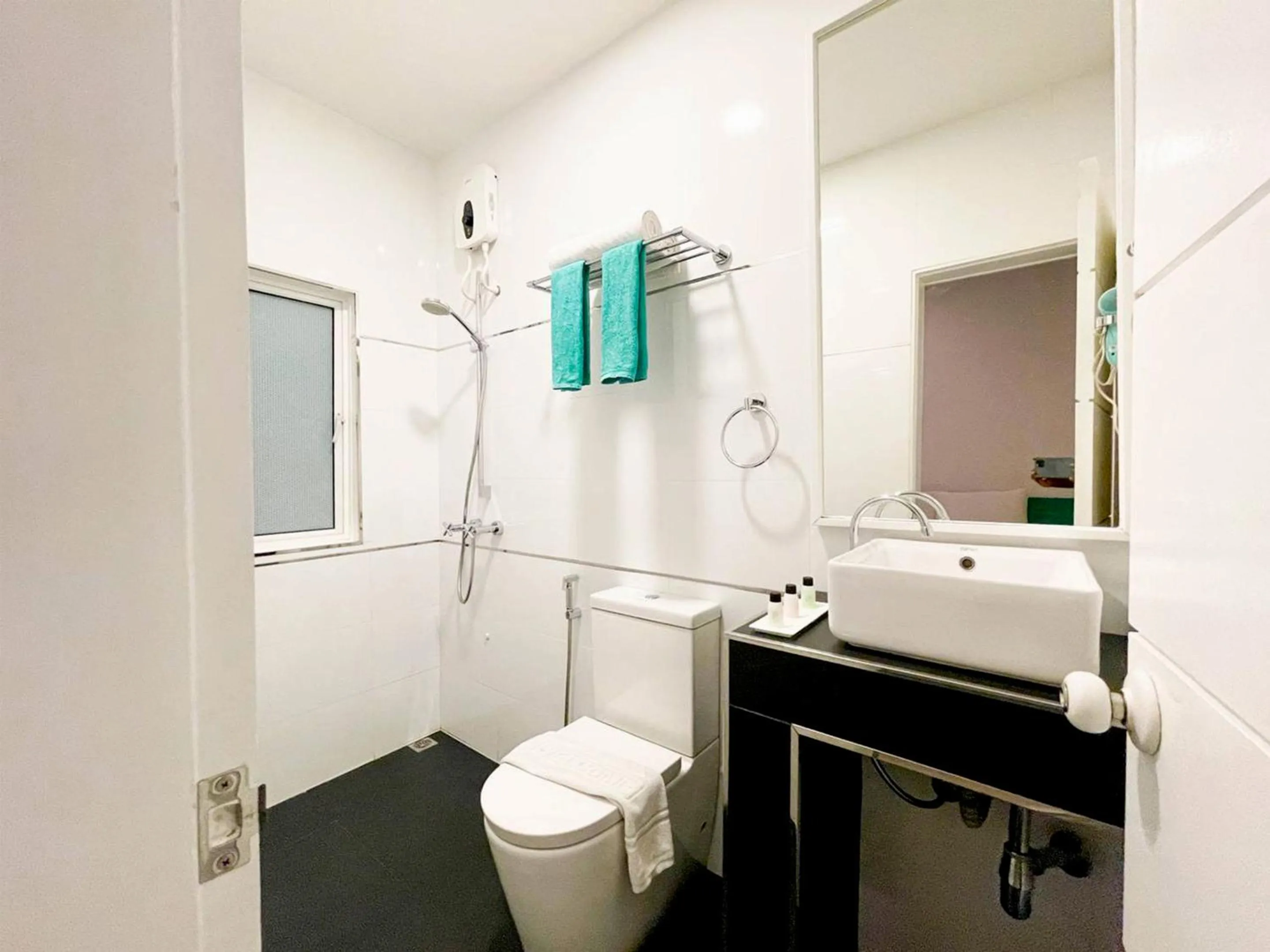 Shower in Planktons Beach