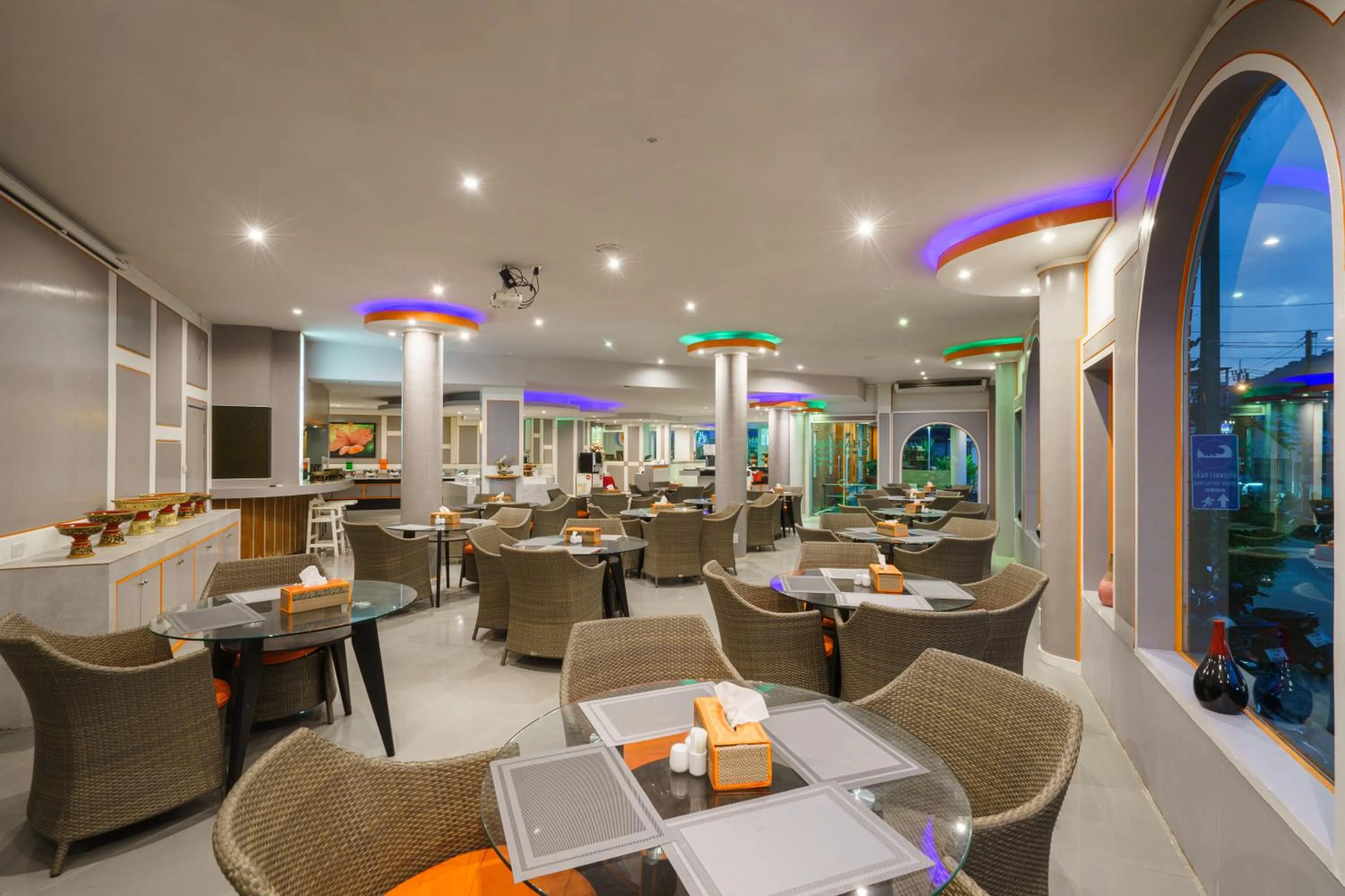 Restaurant/places to eat in Chabana Kamala Hotel