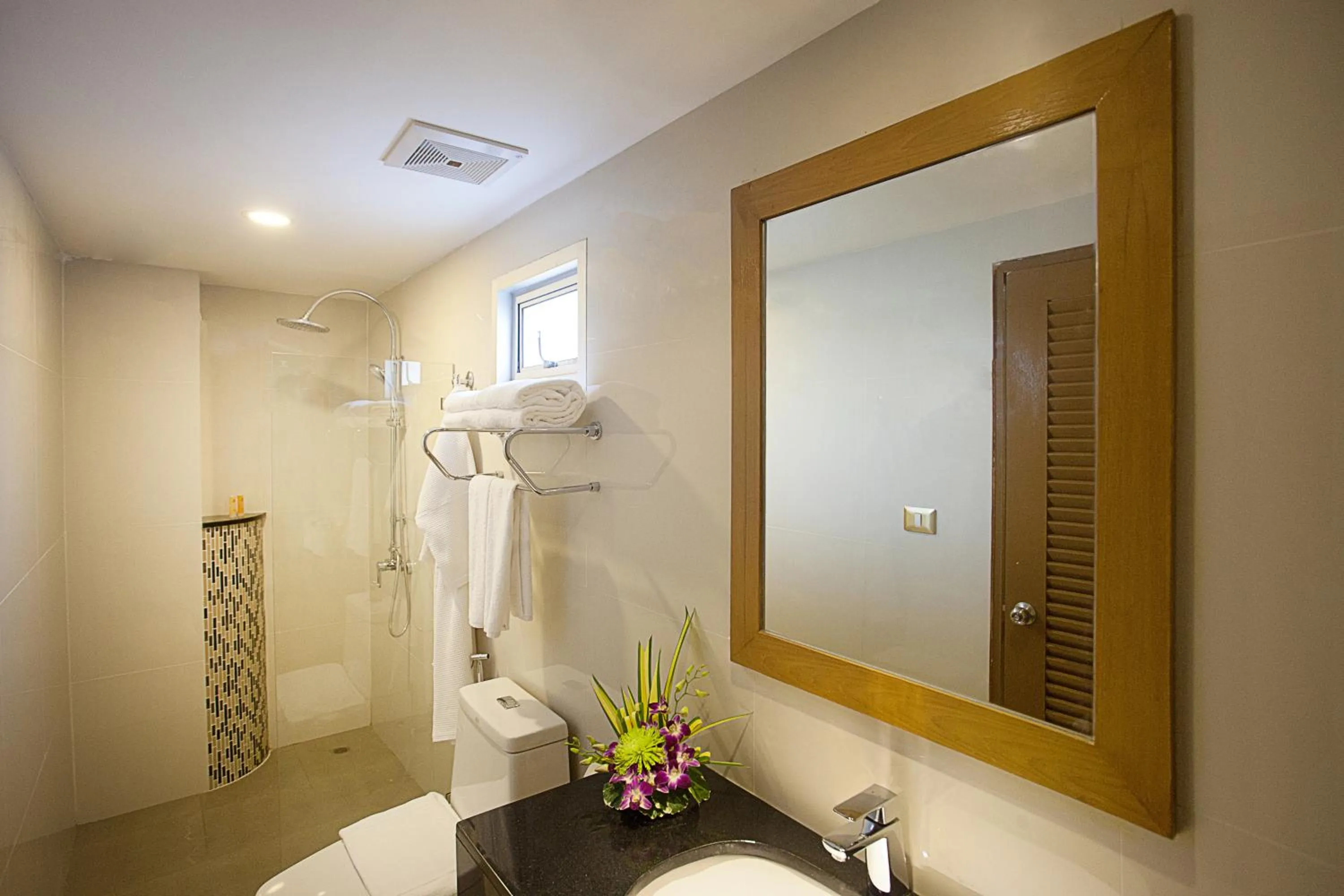 Bathroom in Chabana Kamala Hotel