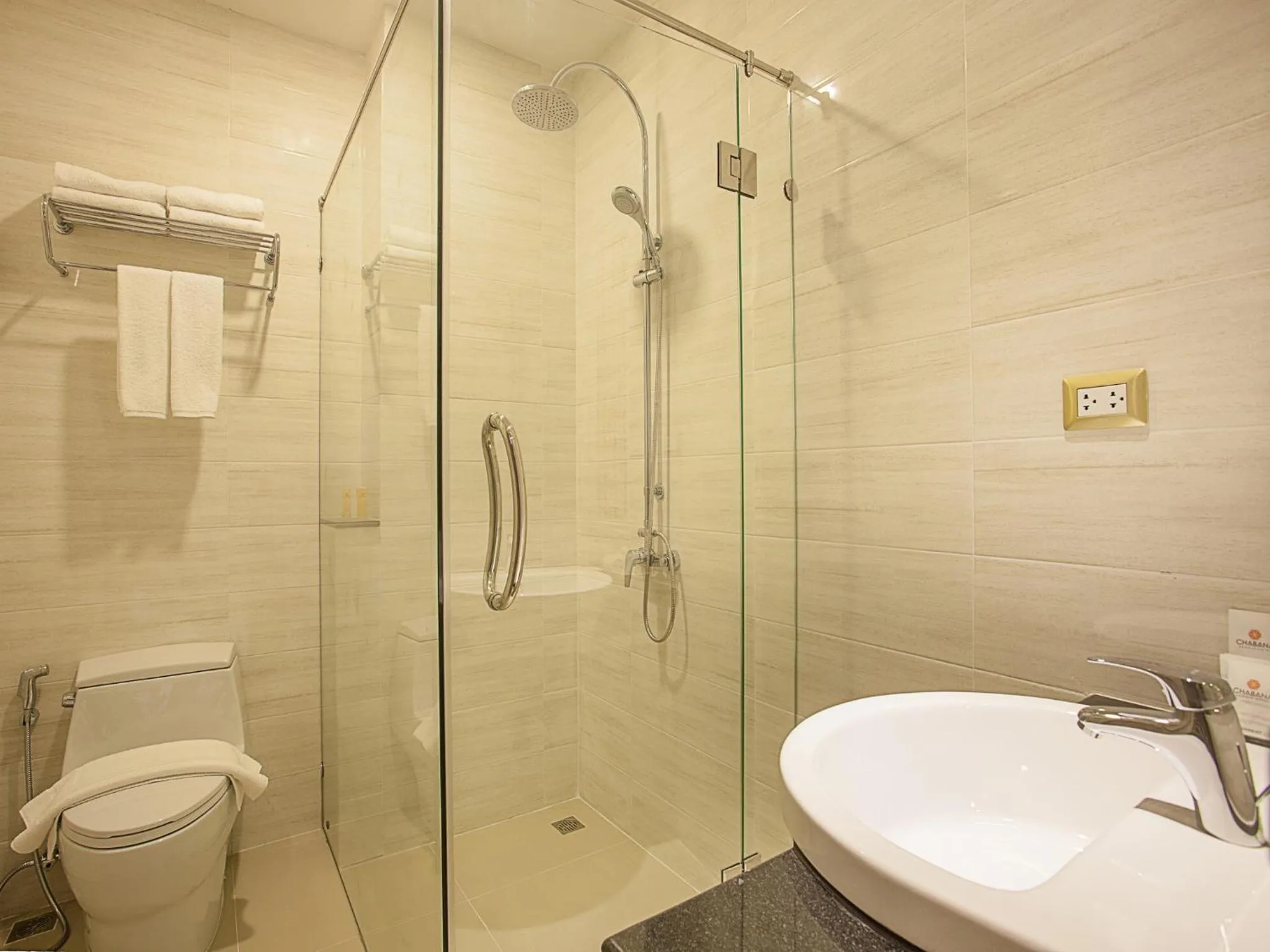 Shower in Chabana Kamala Hotel