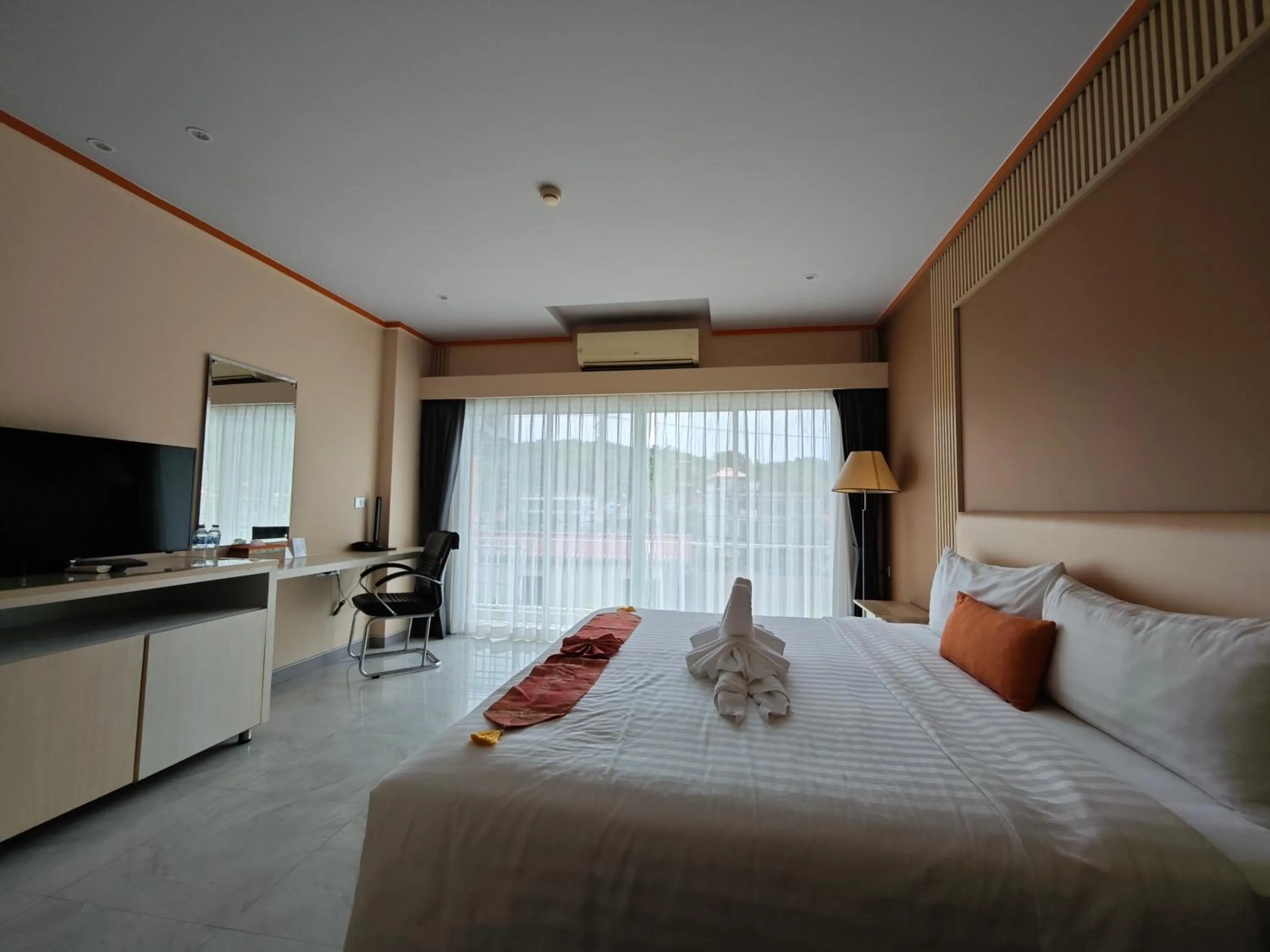 Bedroom, Bed in Chabana Kamala Hotel