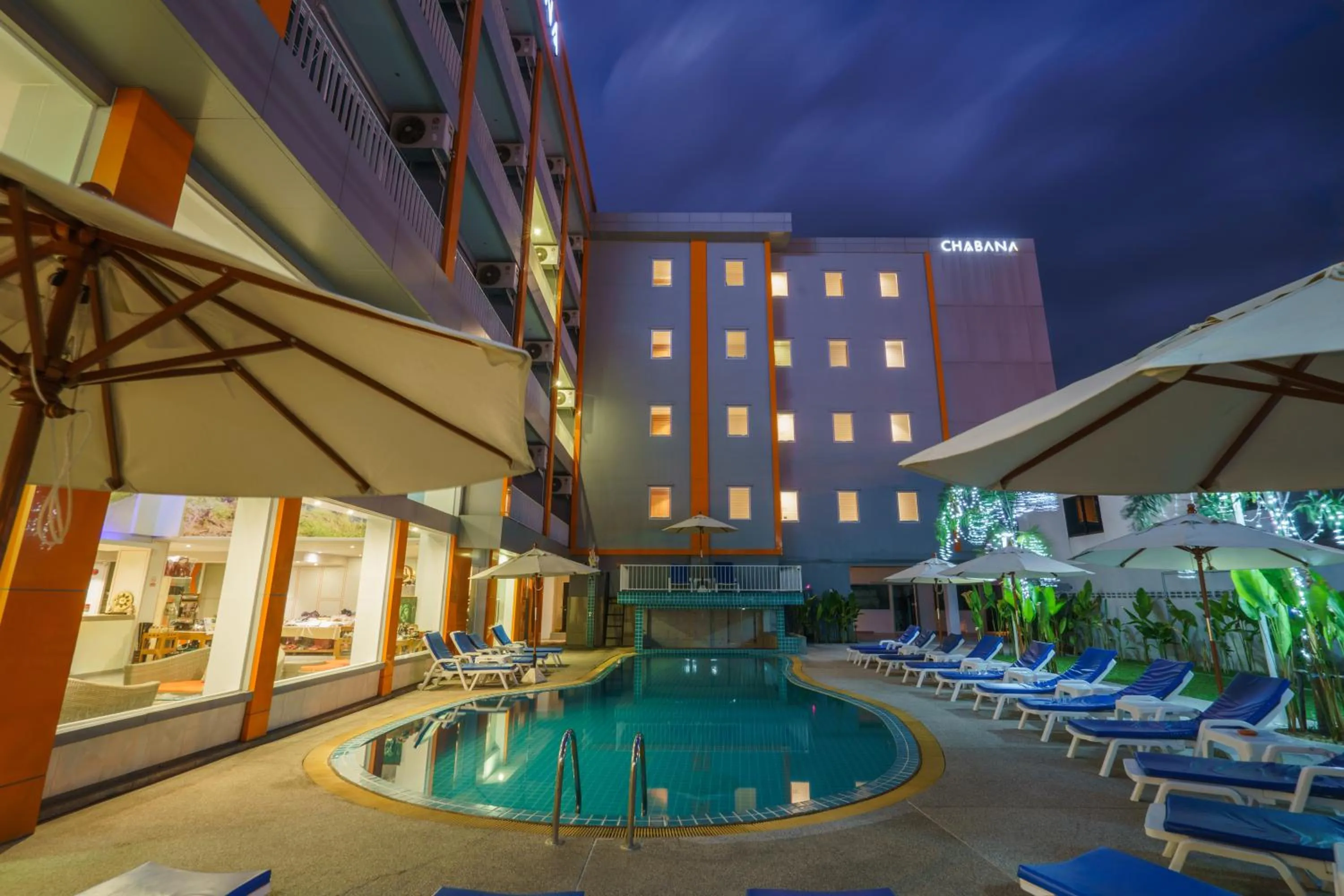 Swimming pool in Chabana Kamala Hotel