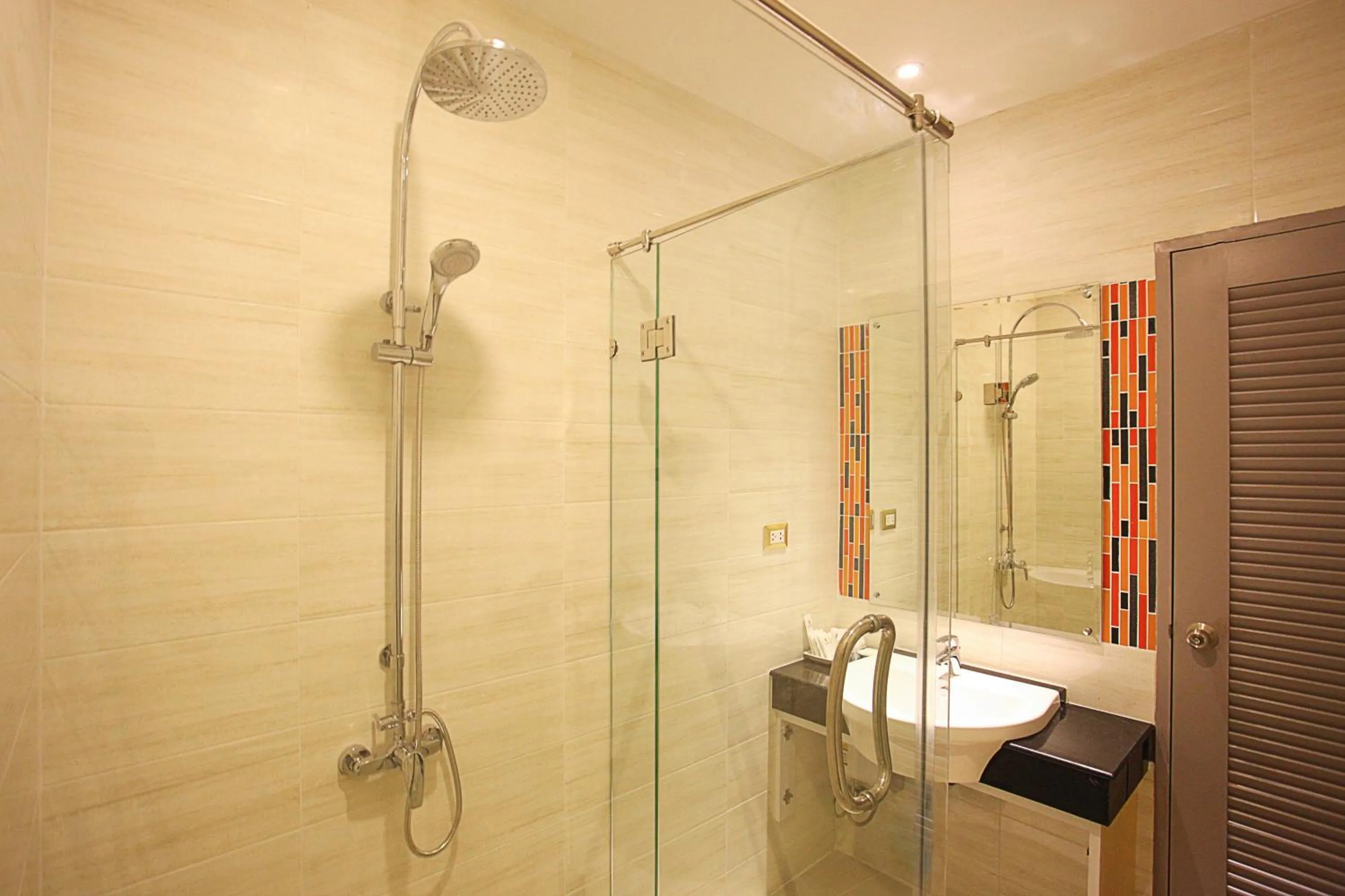 Bathroom in Chabana Kamala Hotel