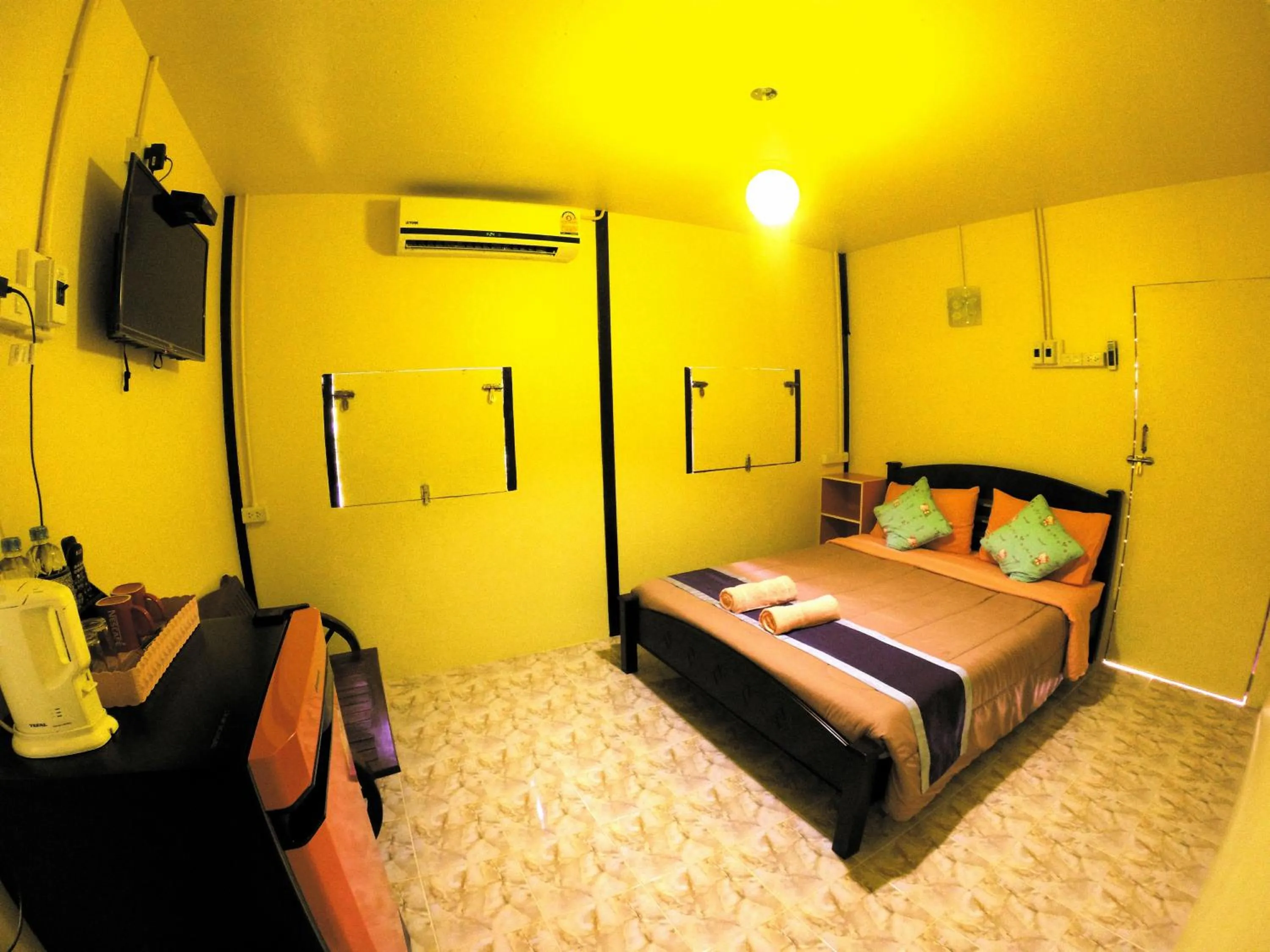 Photo of the whole room, Bed in Khao Chang View Resort