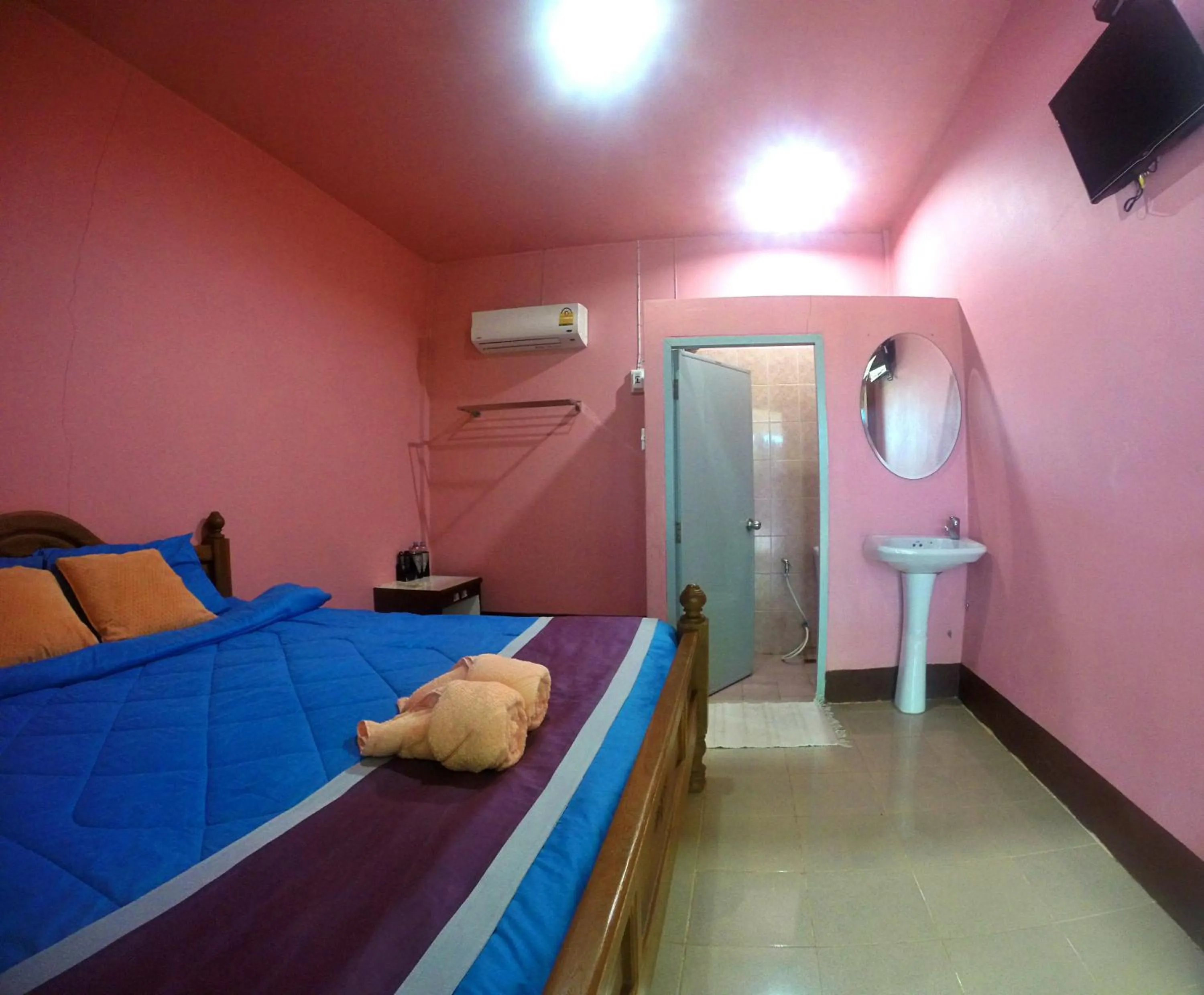 Bathroom, Bed in Khao Chang View Resort