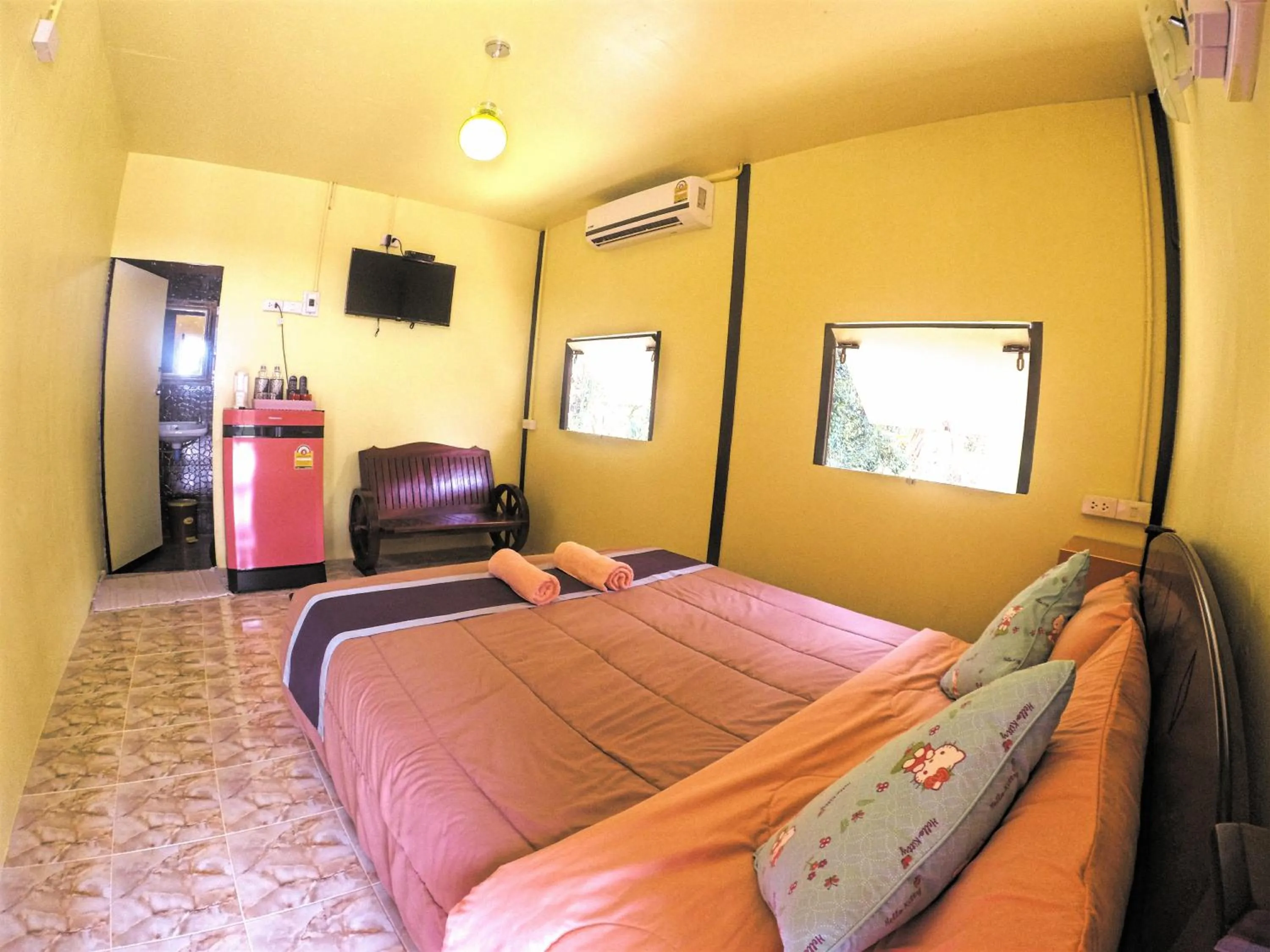 Photo of the whole room, Bed in Khao Chang View Resort