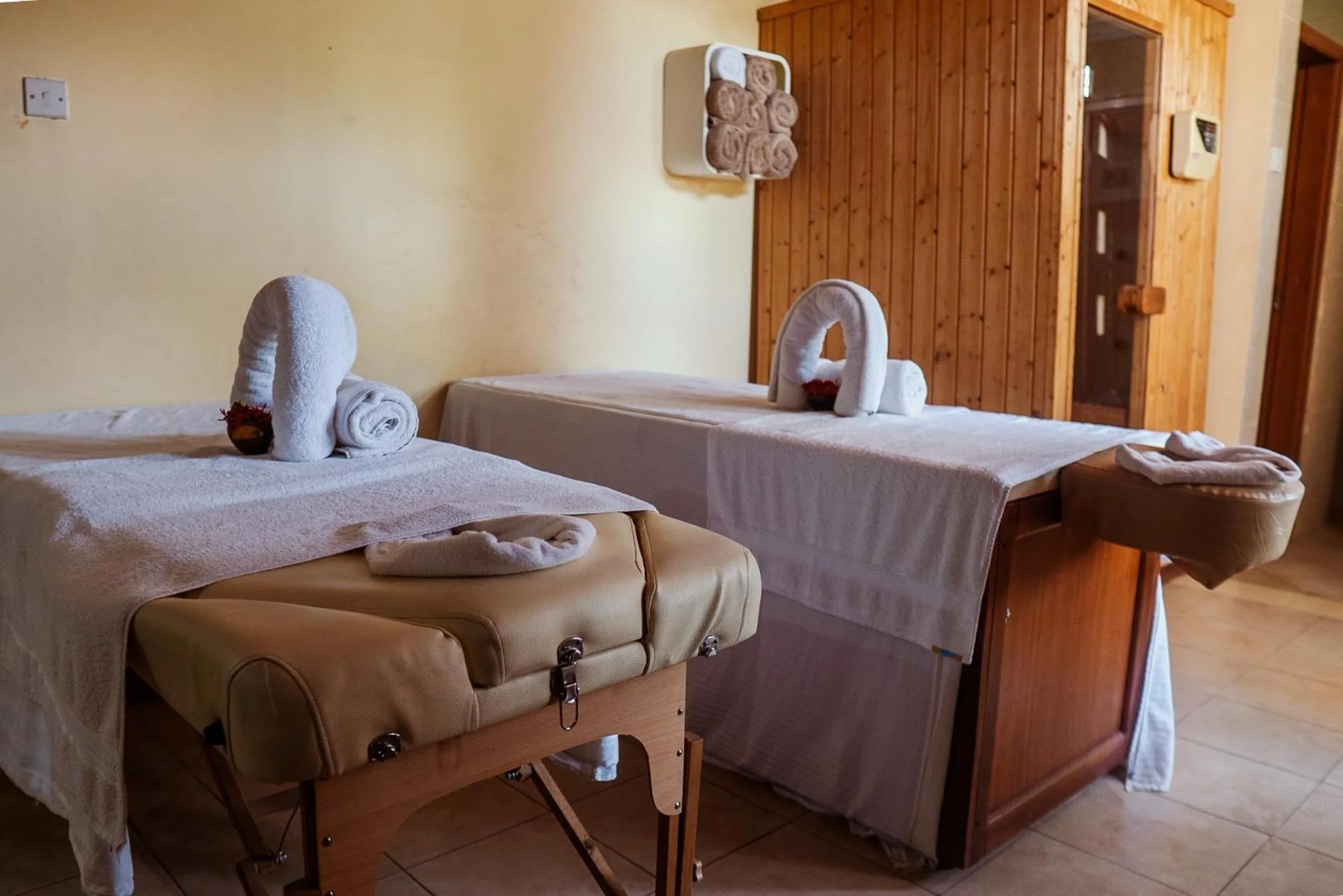 Spa and wellness centre/facilities, Bed in Tanga Beach Resort & Spa