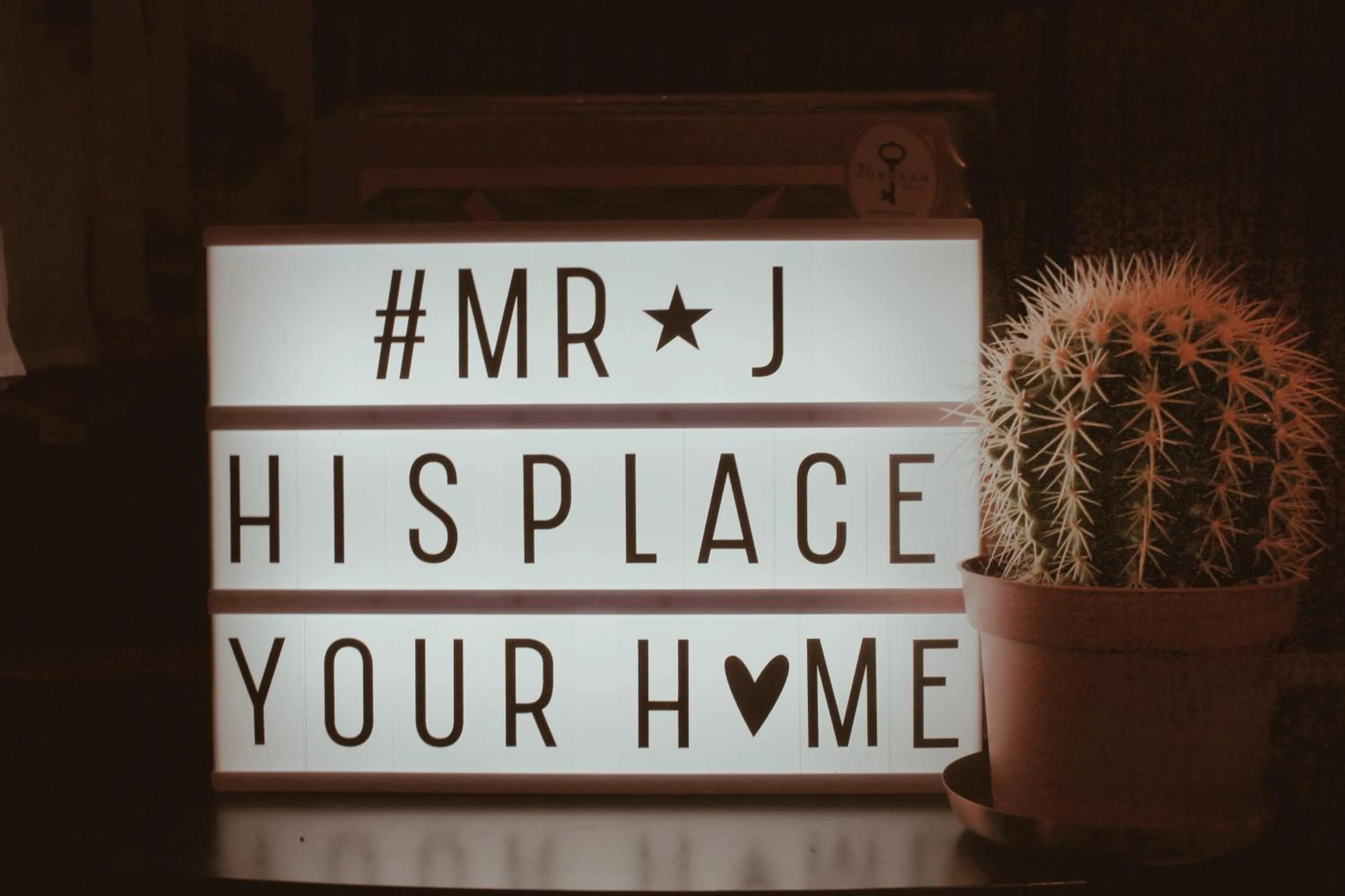 Decorative detail in Mr. Jordaan