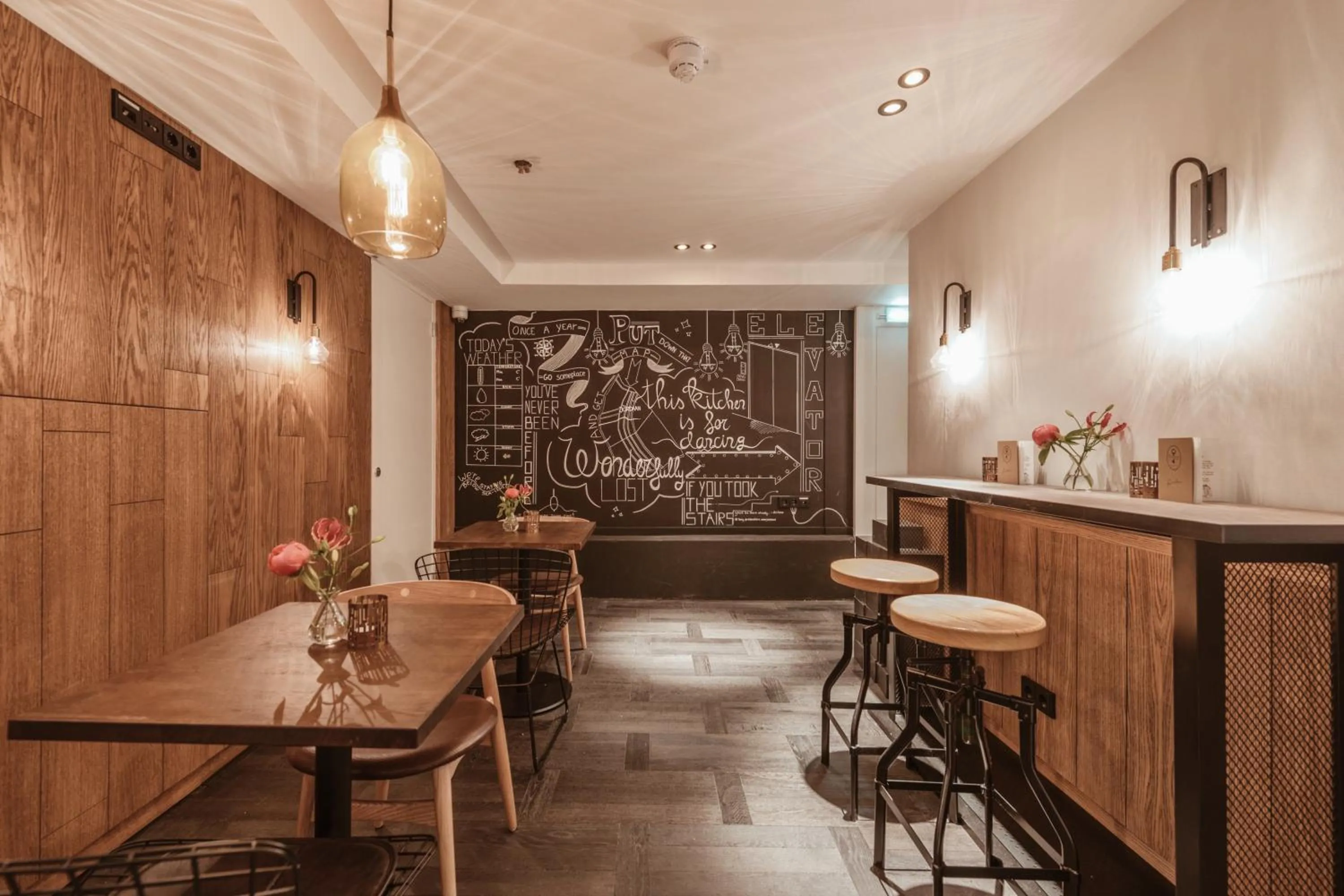 Communal lounge/ TV room in Mr. Jordaan