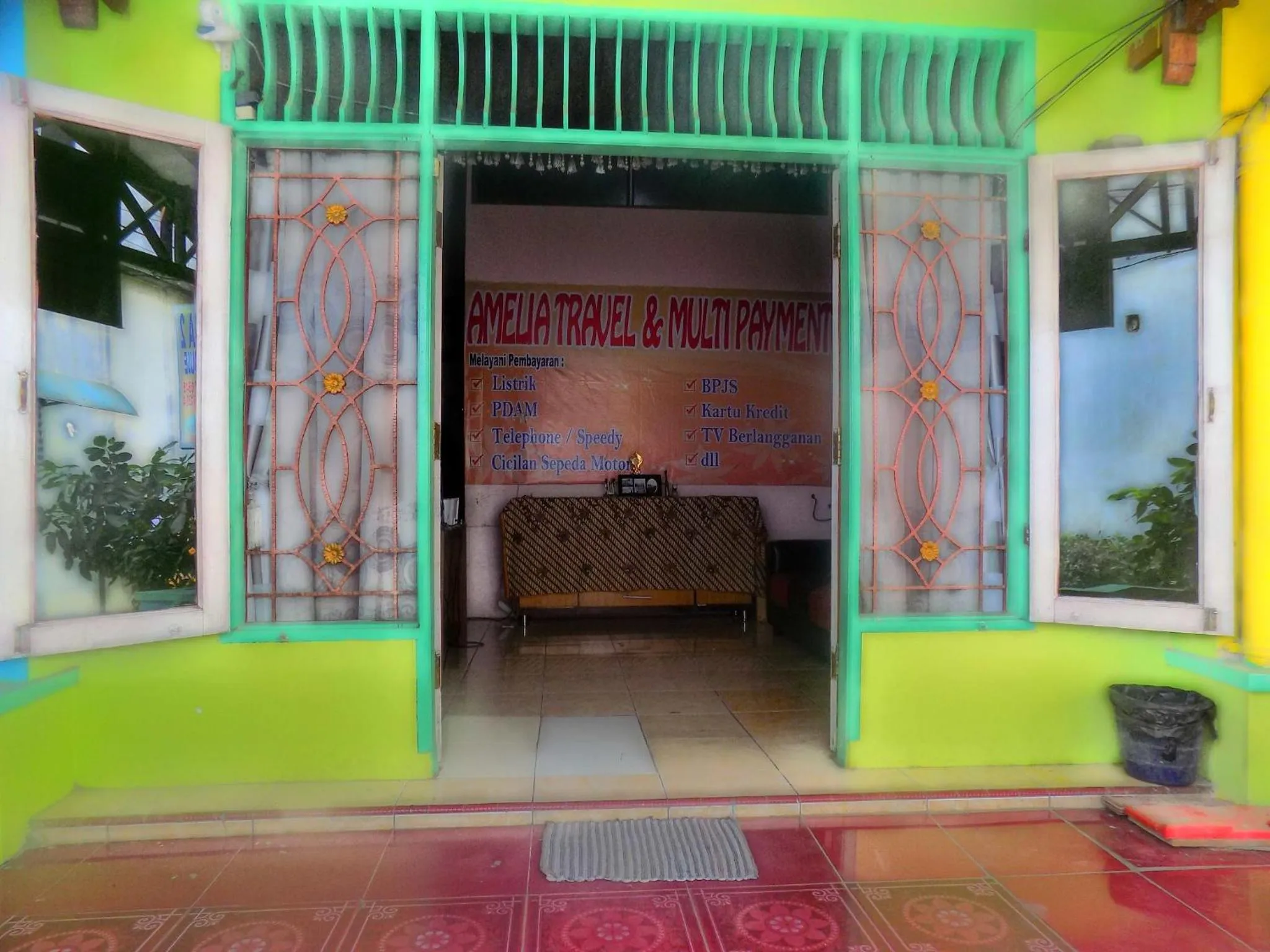 Facade/entrance in Amelia 2 Guest House Syariah