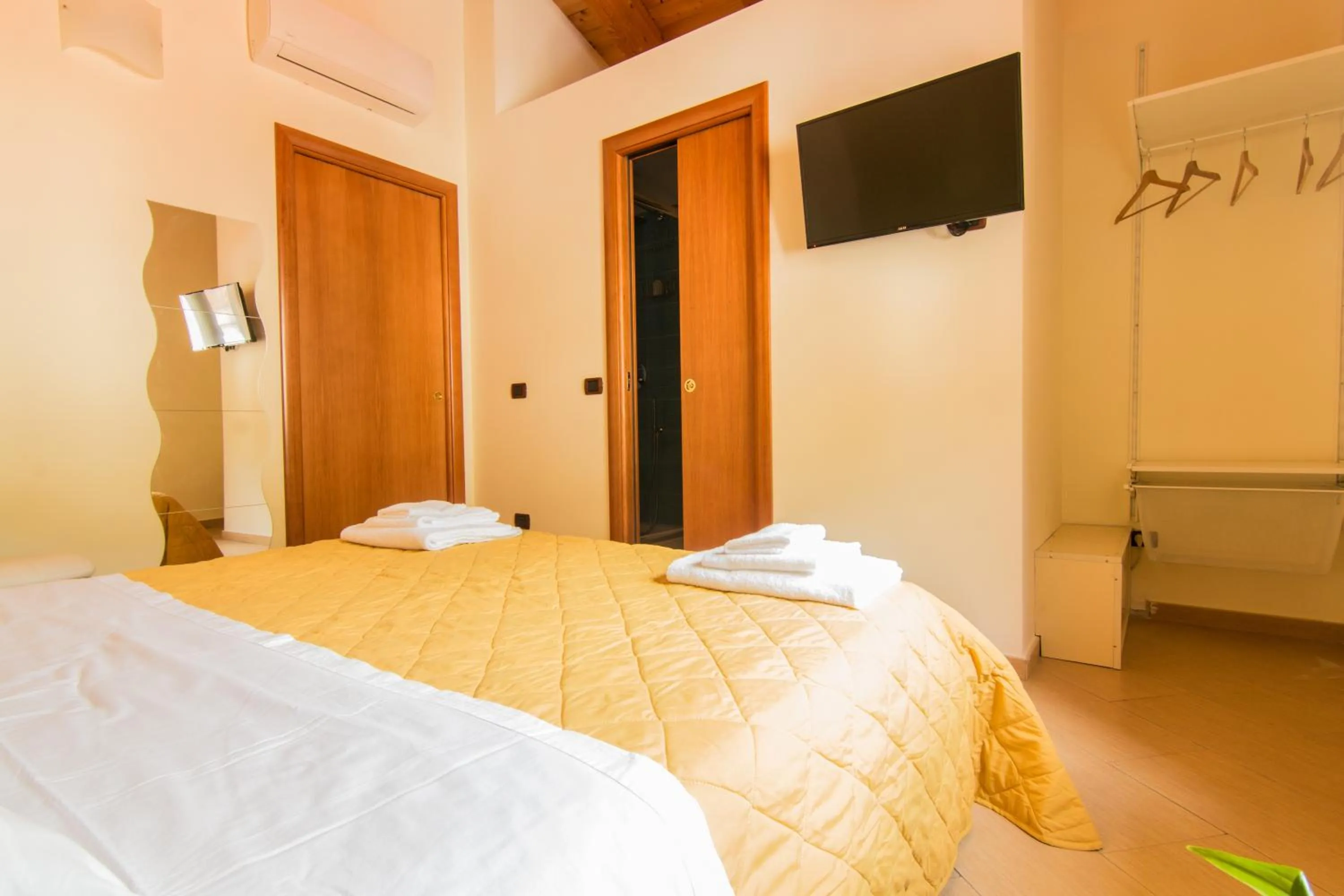 Bathroom, Bed in B&B Sotto un Tetto