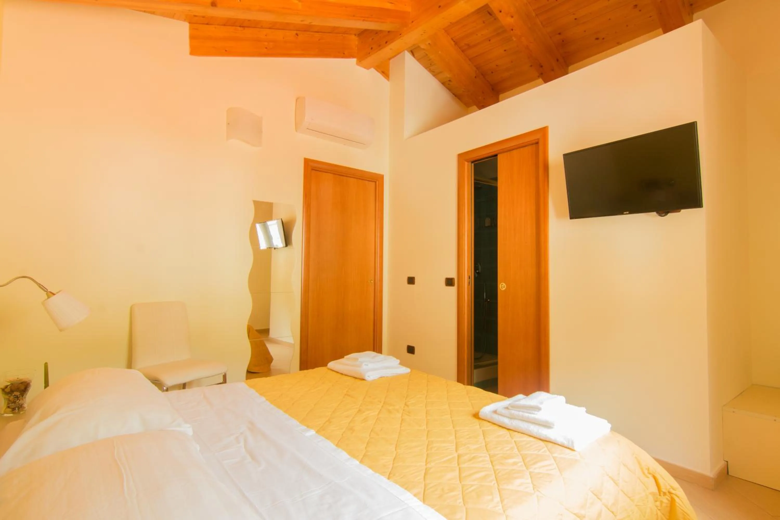 Bathroom, Bed in B&B Sotto un Tetto