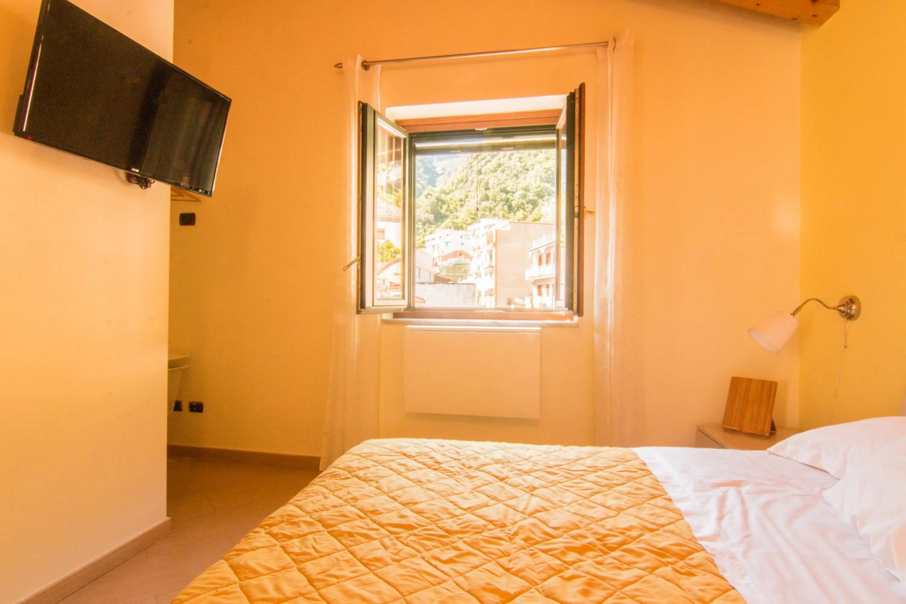 TV and multimedia, Bed in B&B Sotto un Tetto