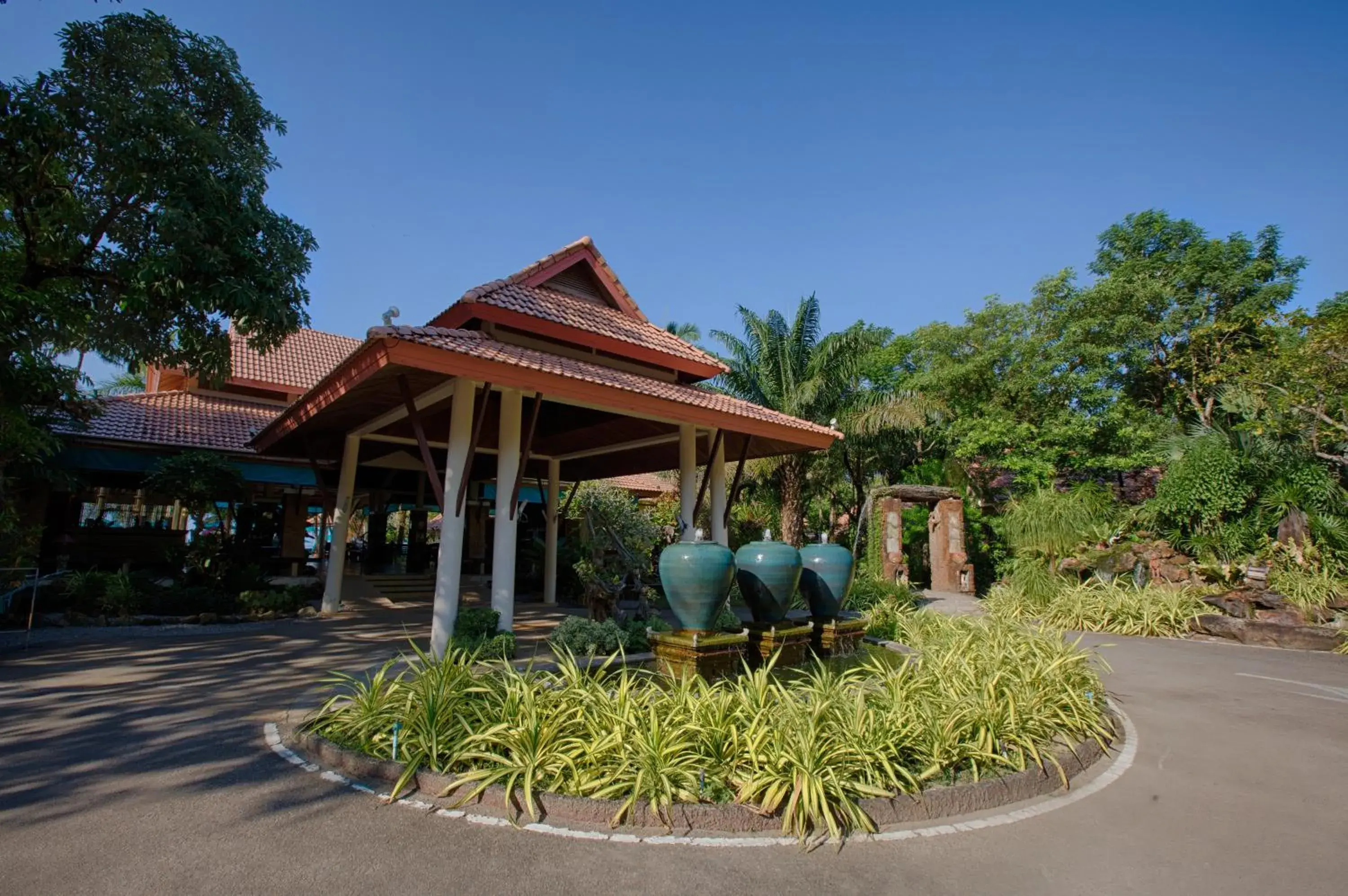 Property building in Koh Chang Paradise Resort & Spa Property building in Koh Chang Paradise Resort & Spa