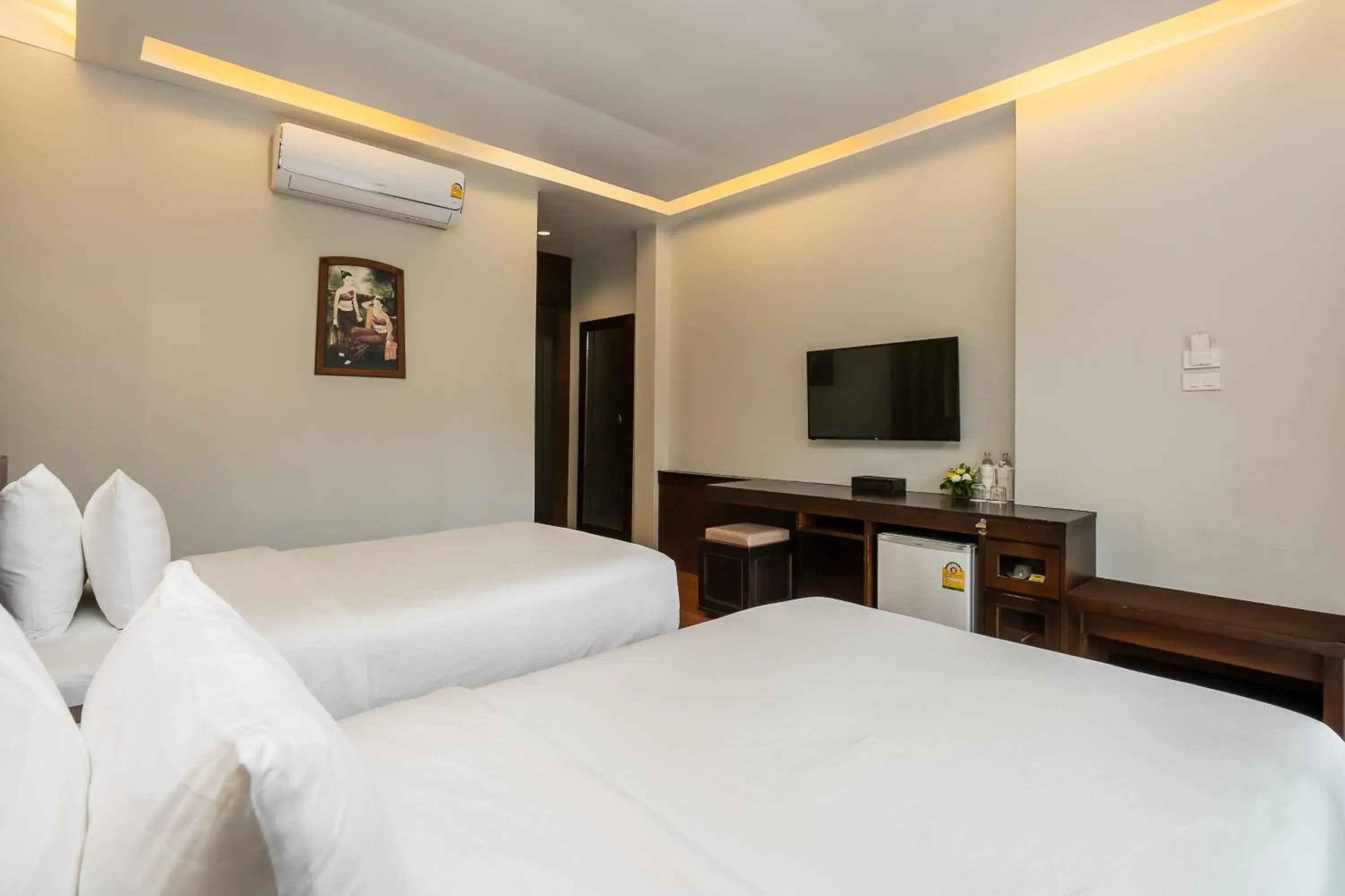 Photo of the whole room, Bed in Koh Chang Paradise Resort & Spa Photo of the whole room, Bed in Koh Chang Paradise Resort & Spa