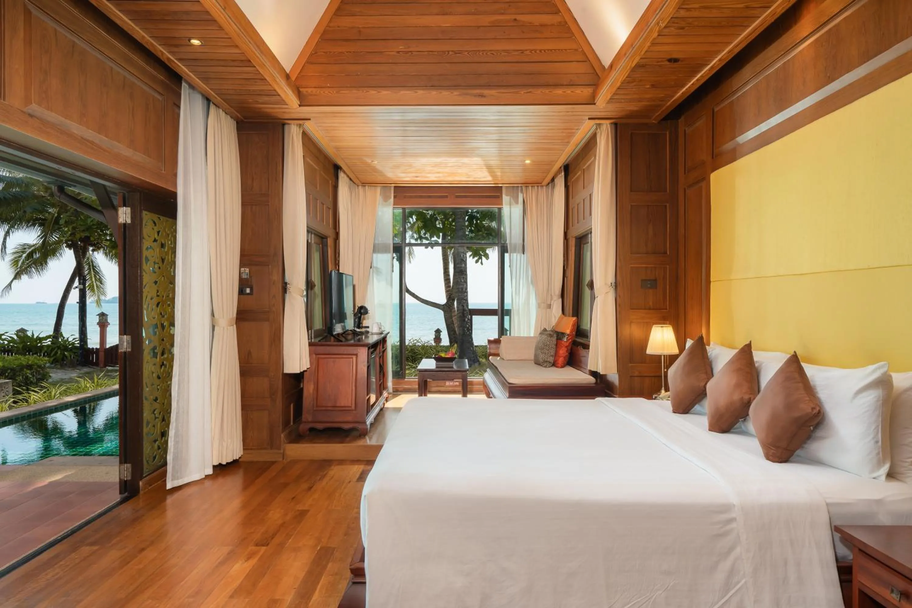 Photo of the whole room, Bed in Koh Chang Paradise Resort & Spa