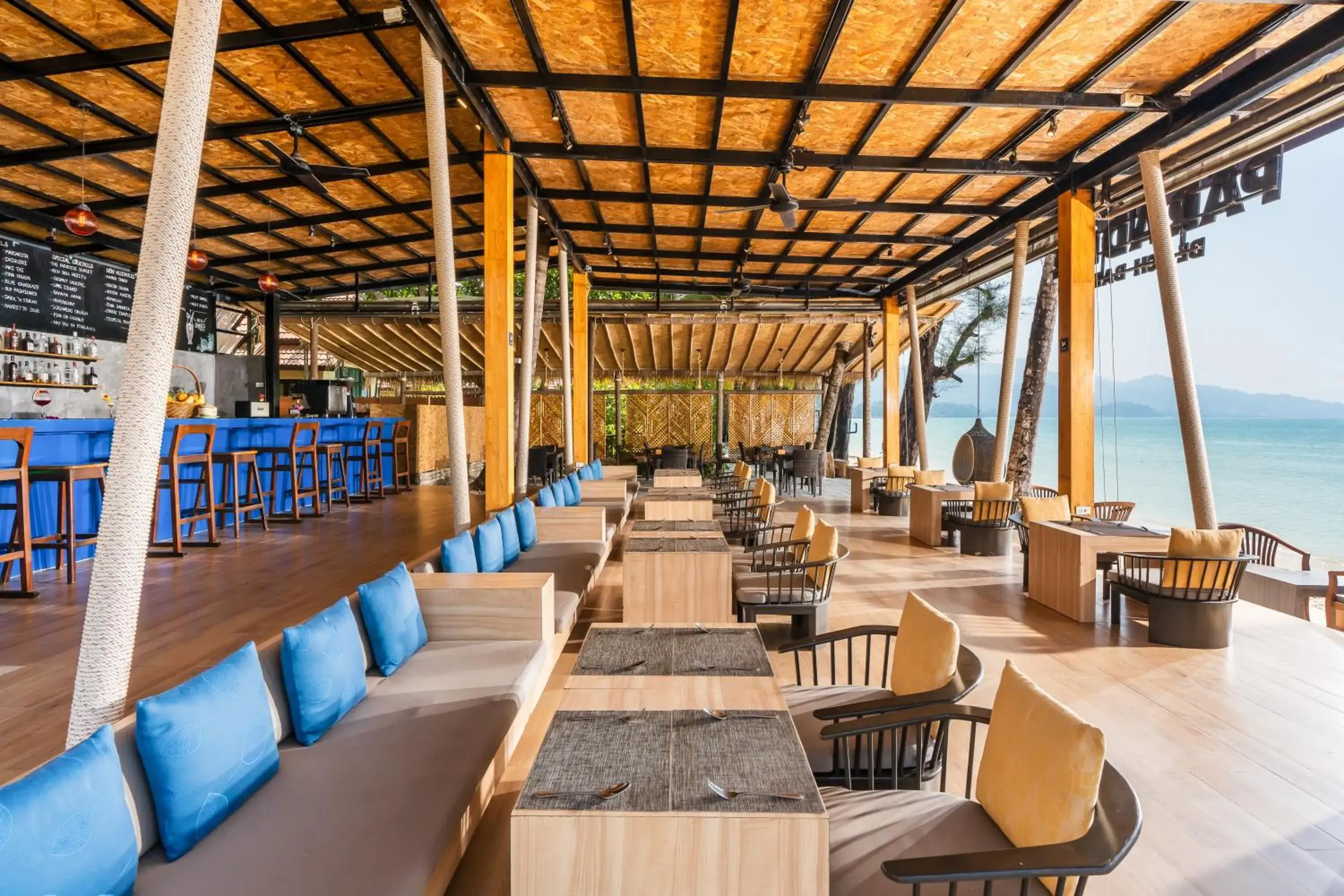 Lounge or bar in Koh Chang Paradise Resort & Spa Lounge or bar in Koh Chang Paradise Resort & Spa