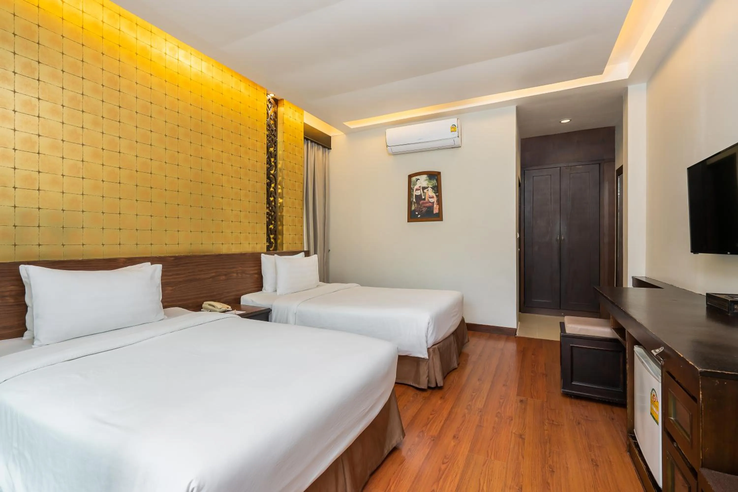 Photo of the whole room, Bed in Koh Chang Paradise Resort & Spa