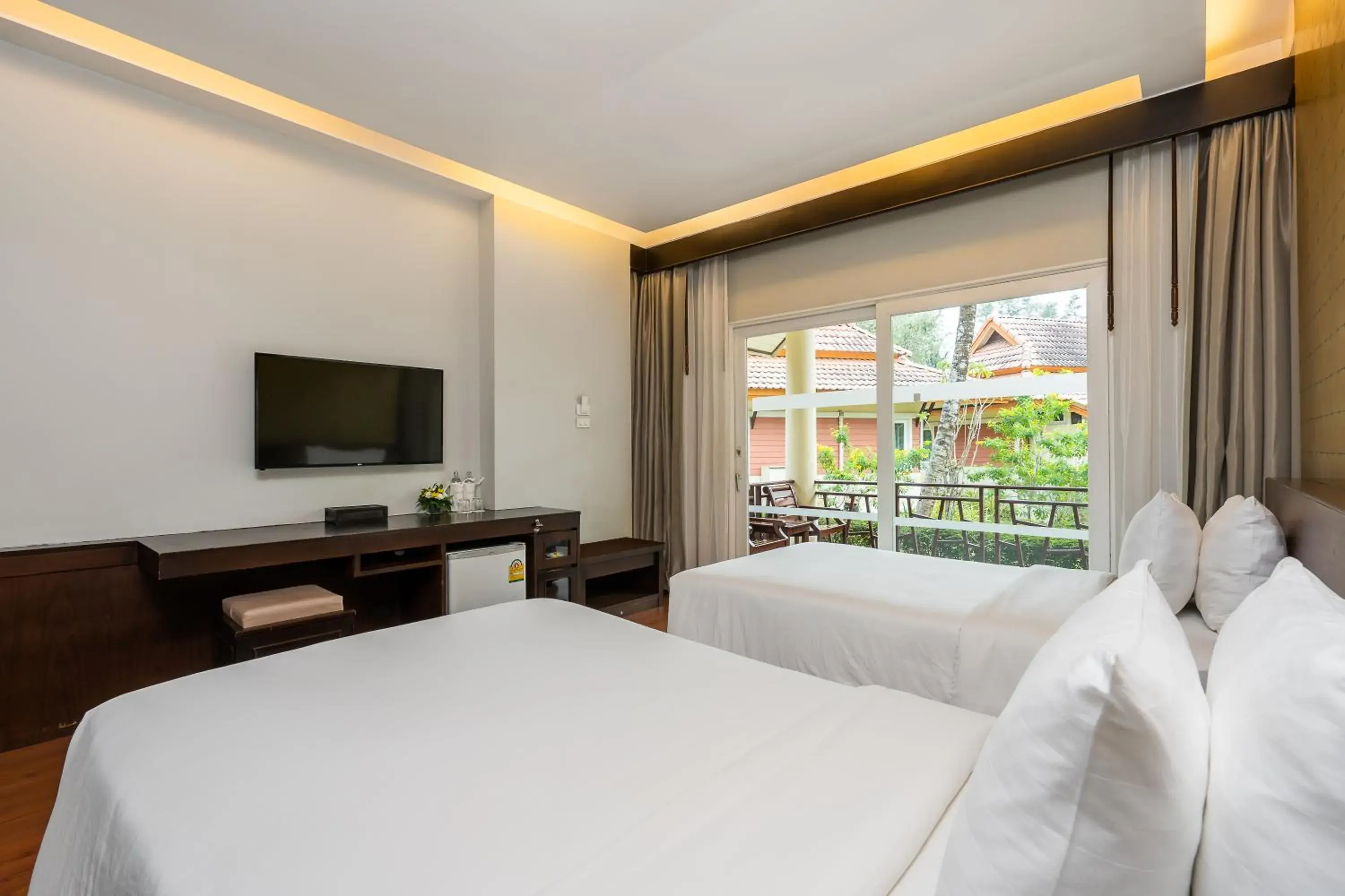 Photo of the whole room, Bed in Koh Chang Paradise Resort & Spa Photo of the whole room, Bed in Koh Chang Paradise Resort & Spa