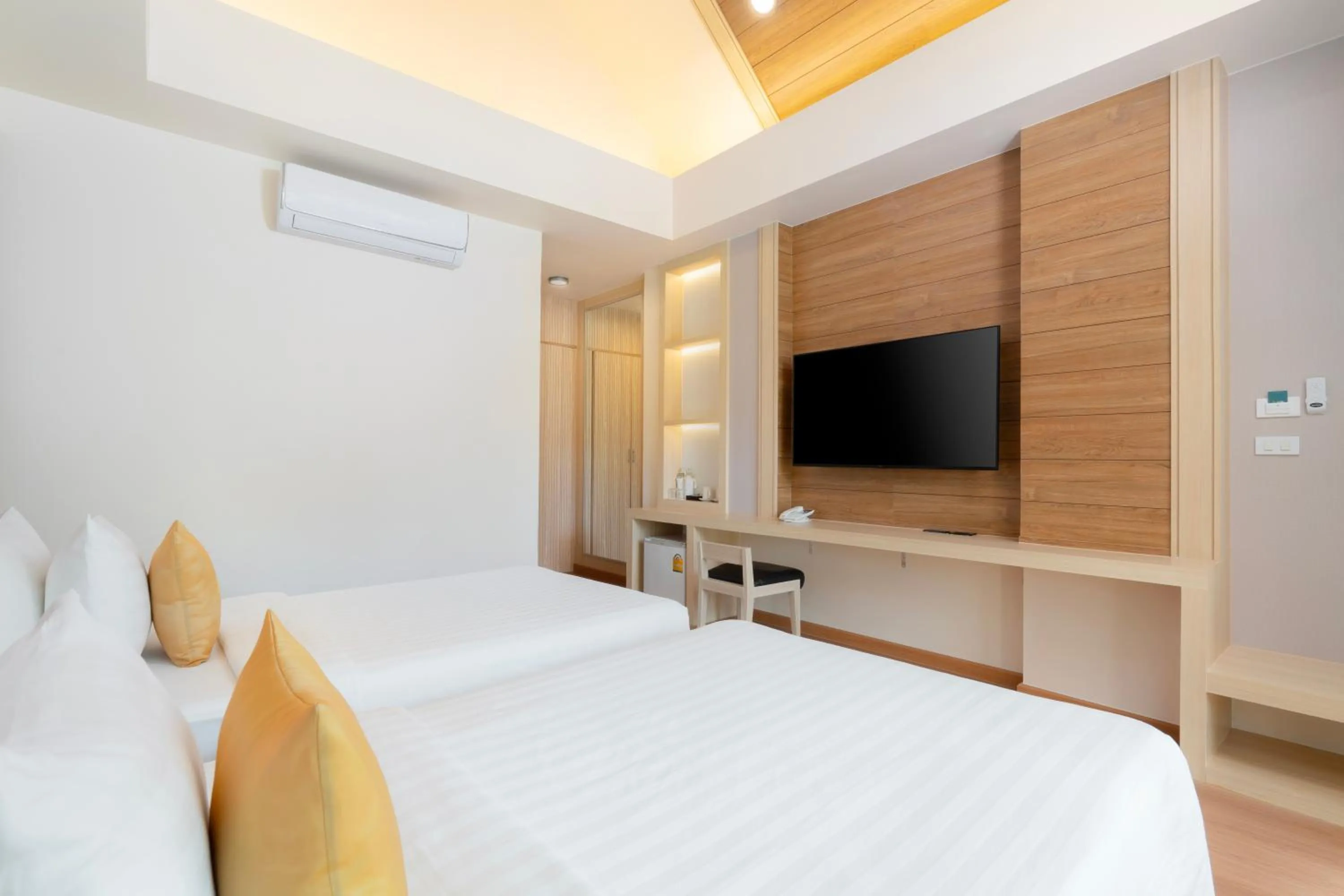 TV and multimedia, Bed in Koh Chang Paradise Resort & Spa