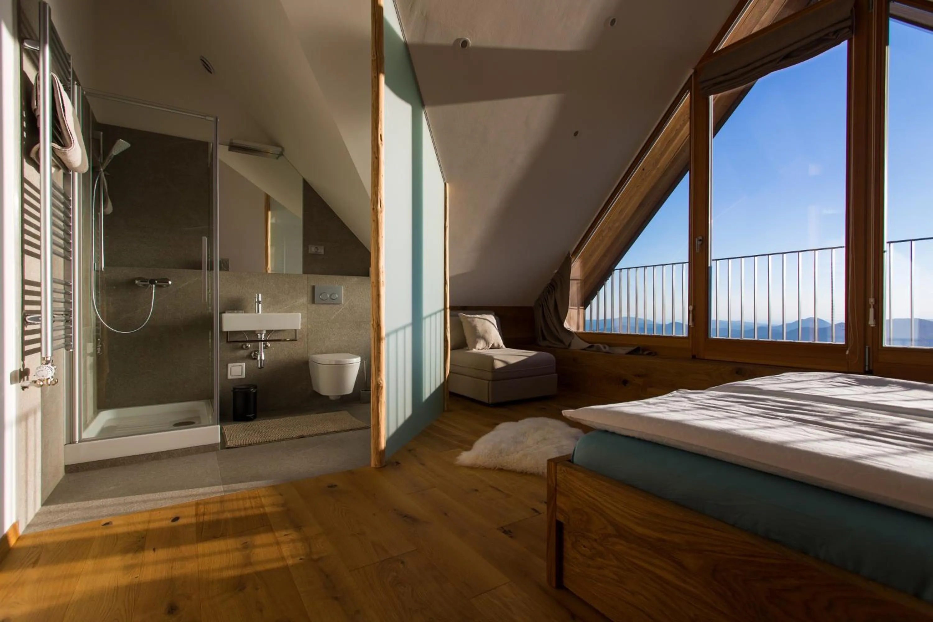 Shower, Bed in Eco Chalet Astra Montana