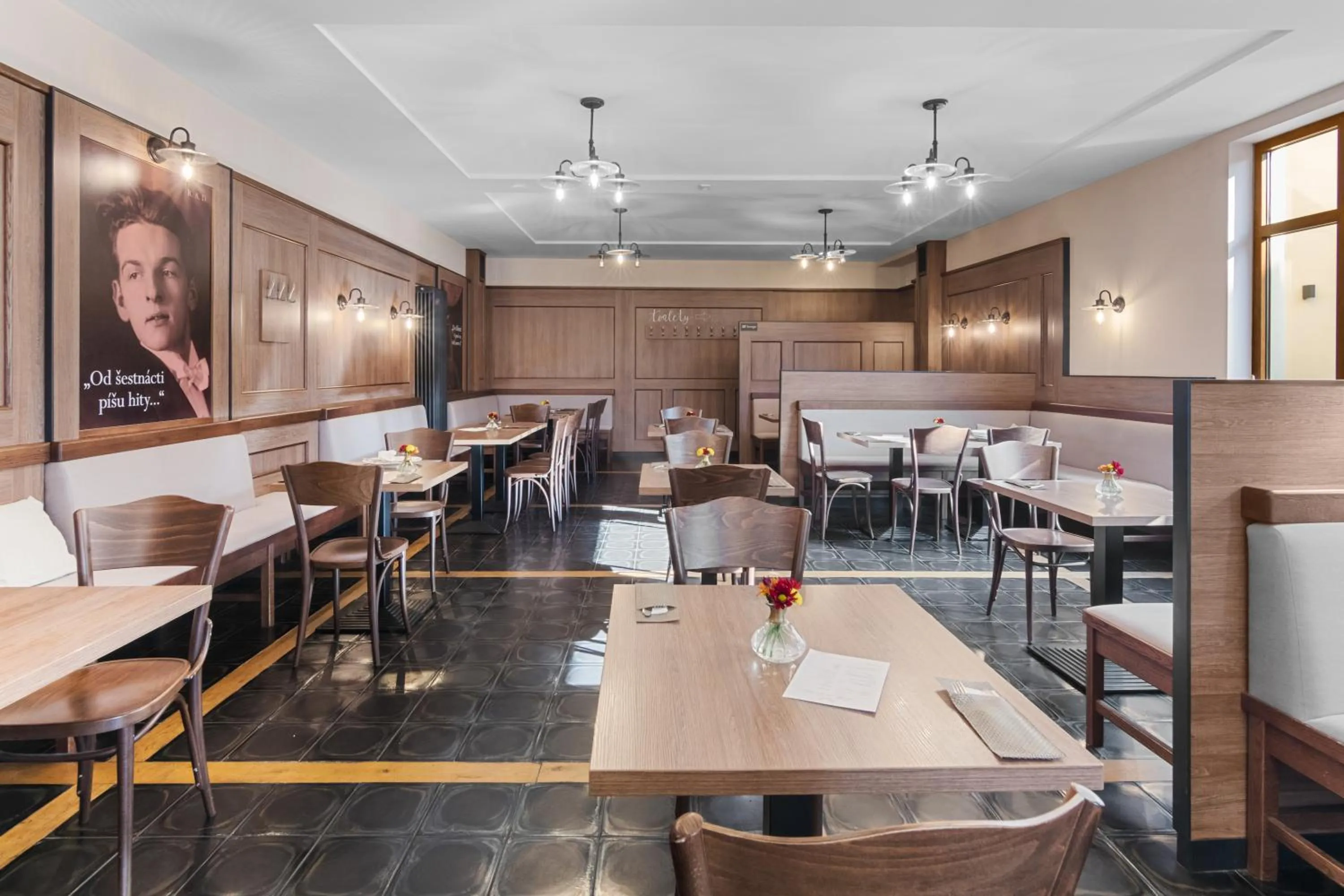 Restaurant/places to eat in Penzion Na Náměstí