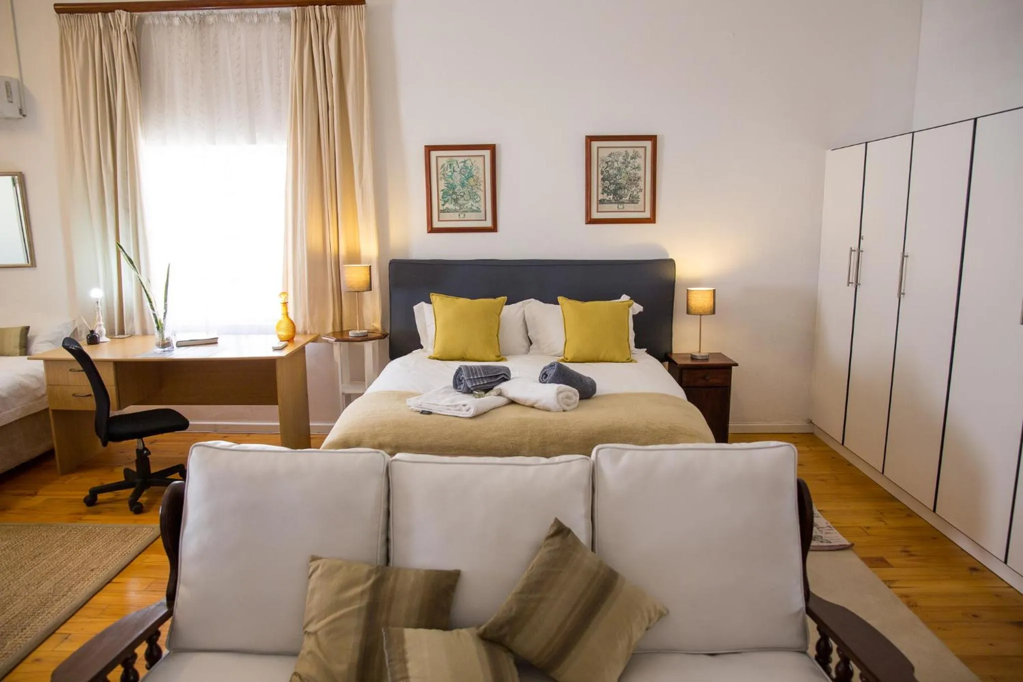 Property building, Bed in Altenburgh Accommodation - Apartments