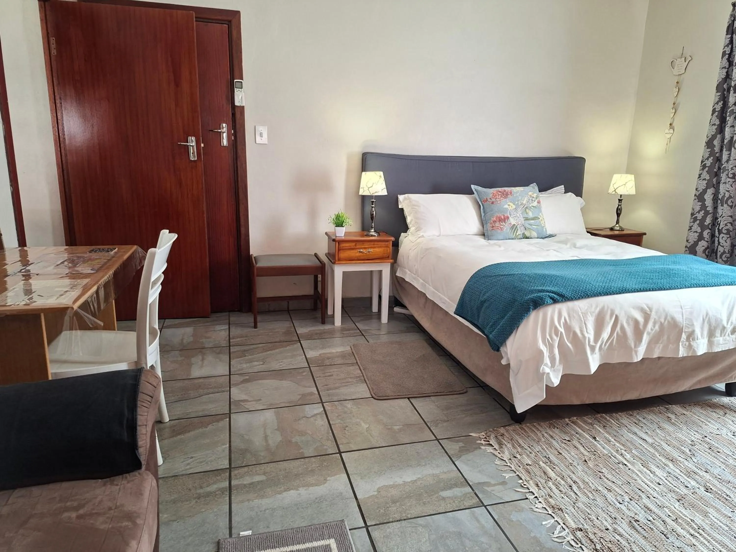 Property building, Bed in Altenburgh Accommodation - Apartments