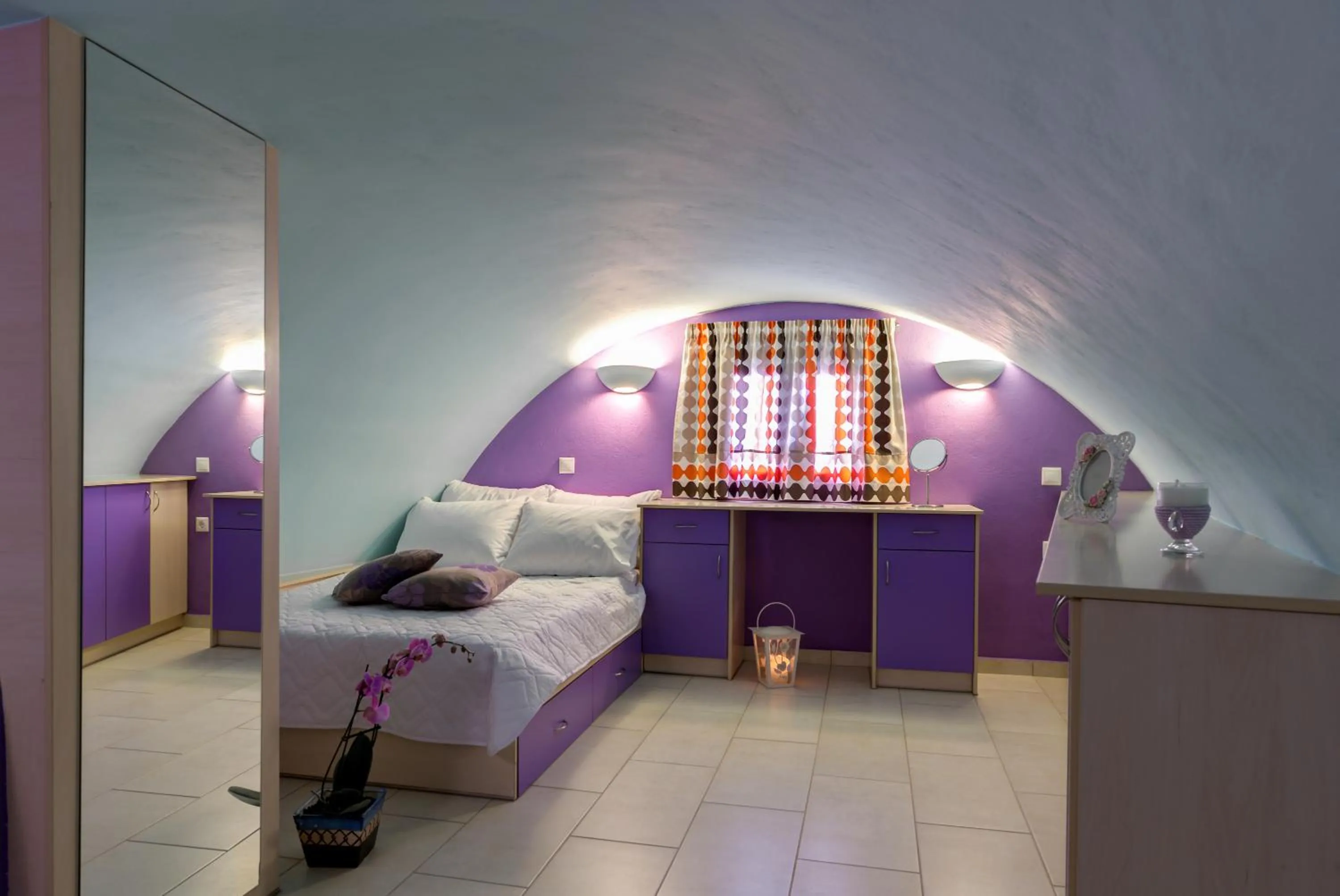 Bedroom in Akrotiri Apartments