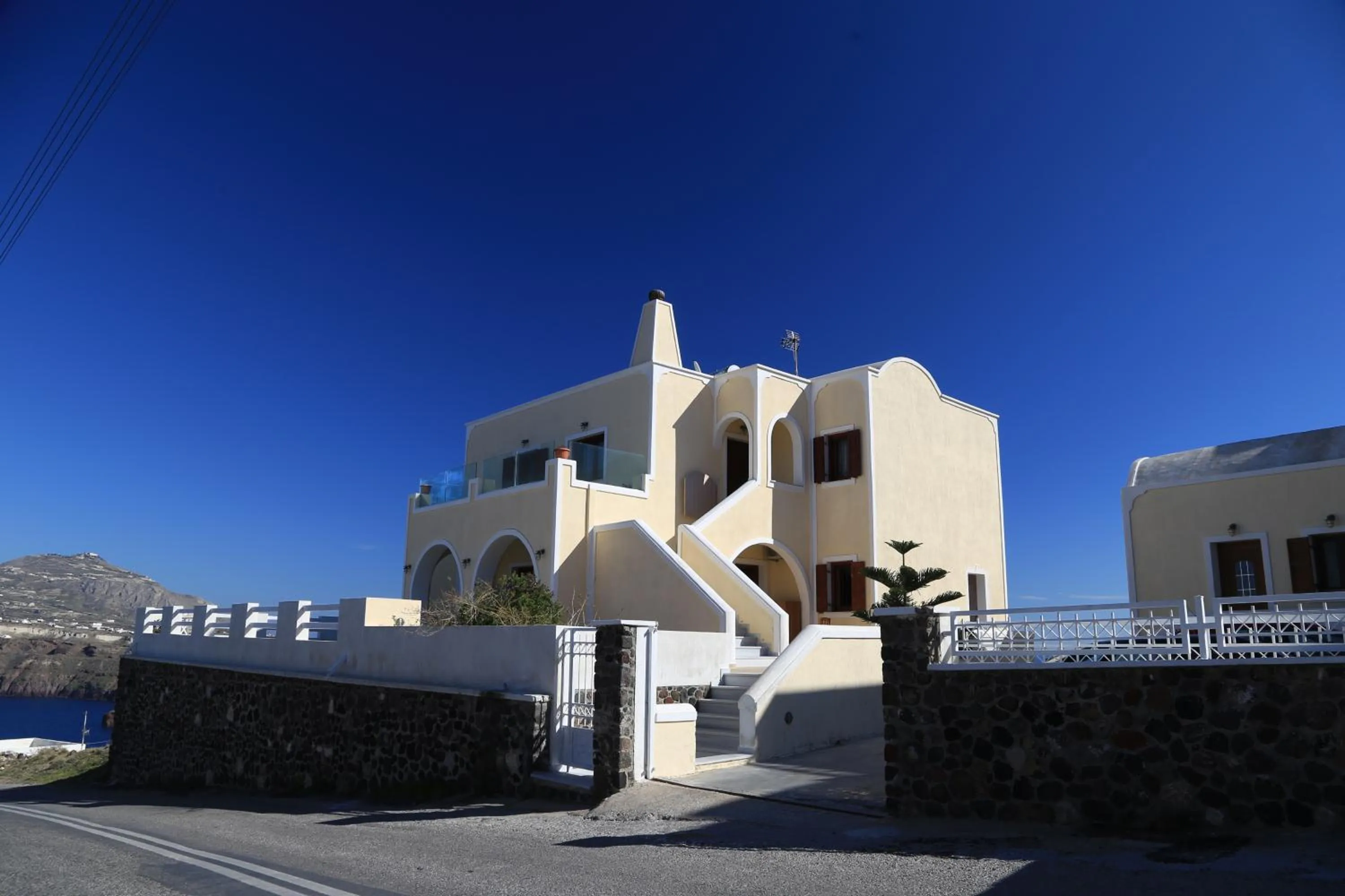 Facade/entrance in Akrotiri Apartments