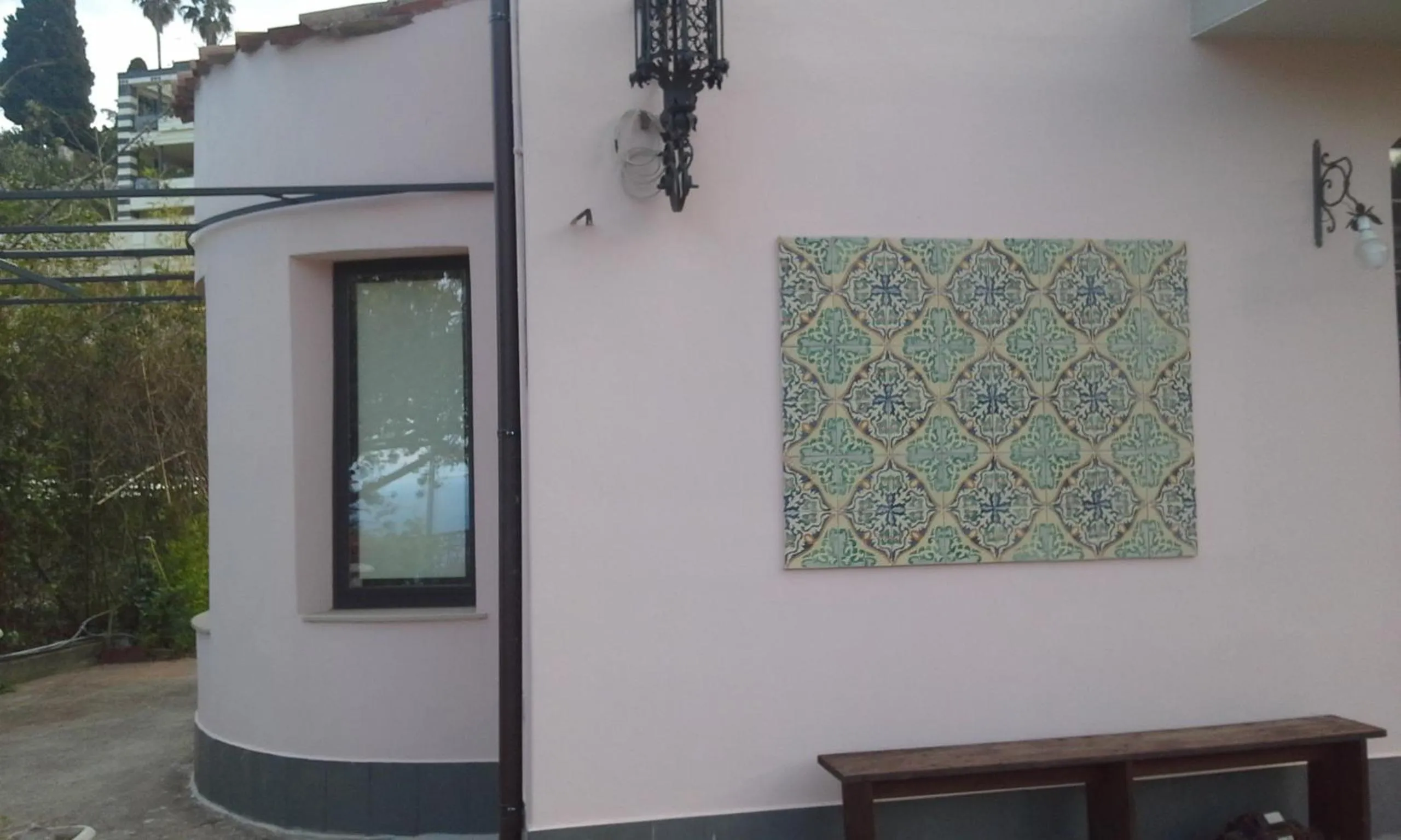 Decorative detail in La cage aux folles B&B