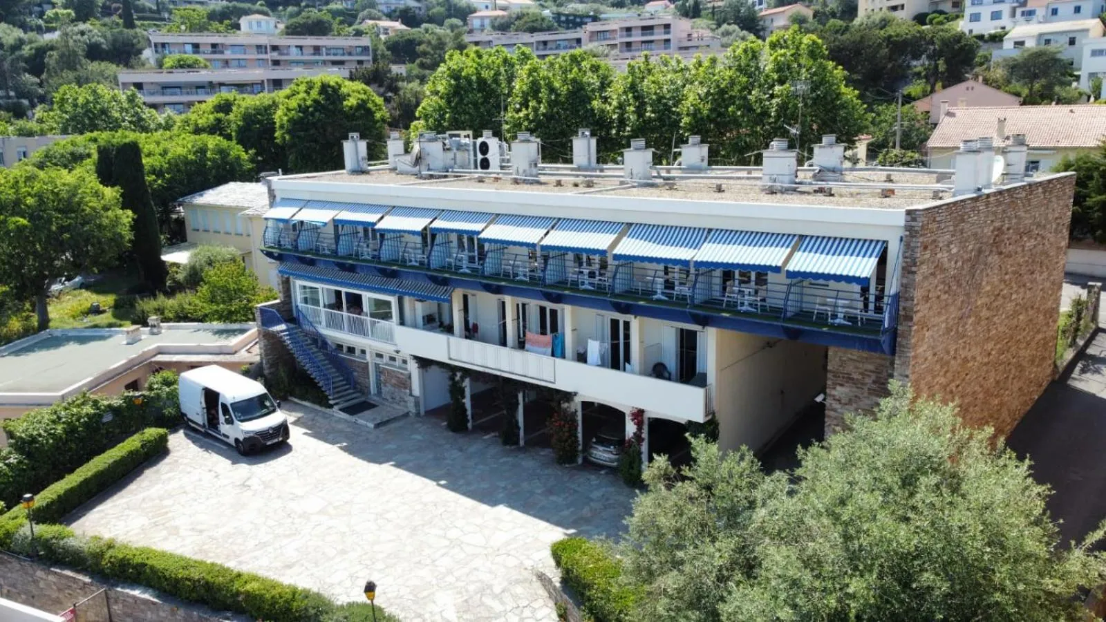 Property building in Hotel Cyrnea