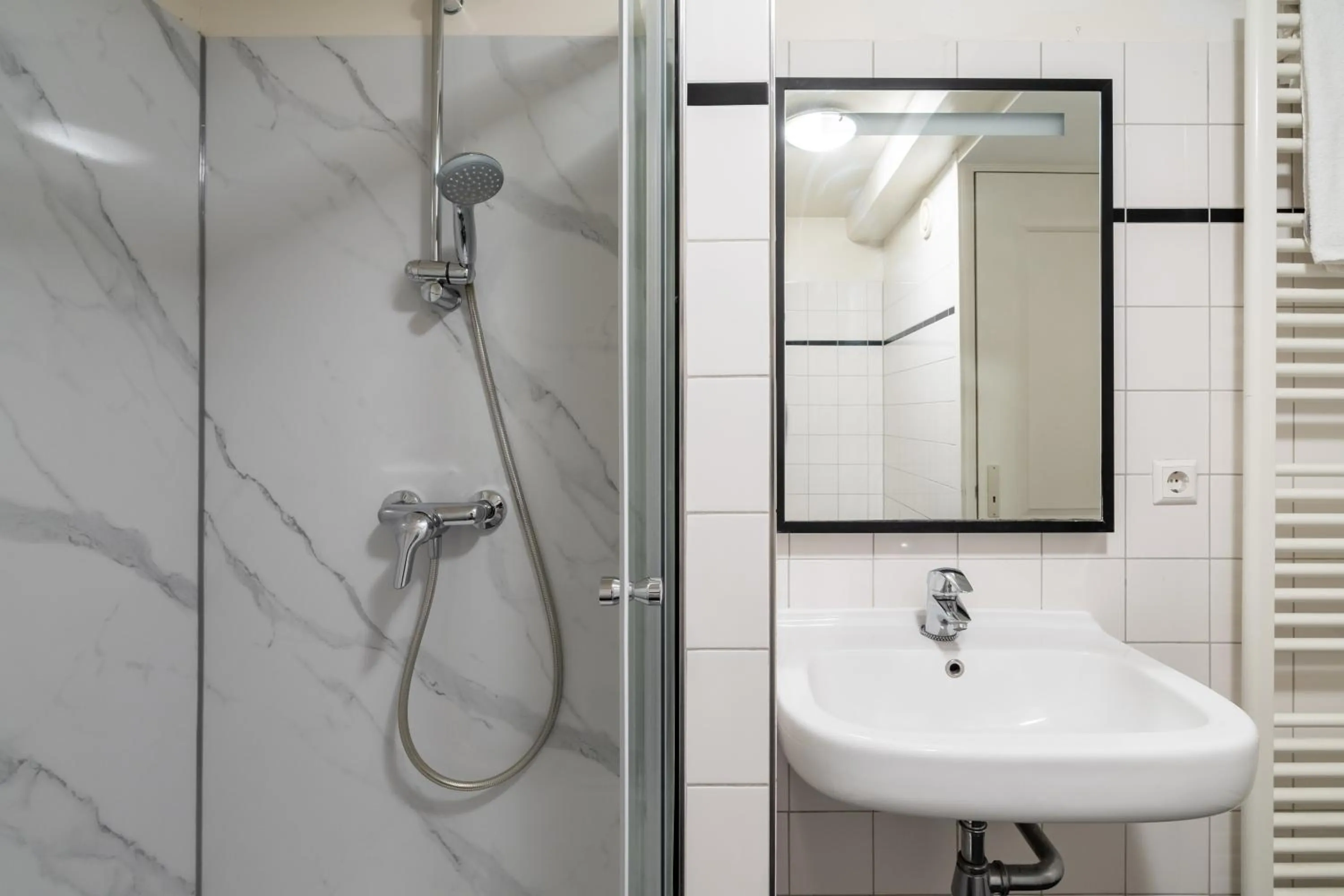 Shower in Amsterdam Centre Harbour Apartments