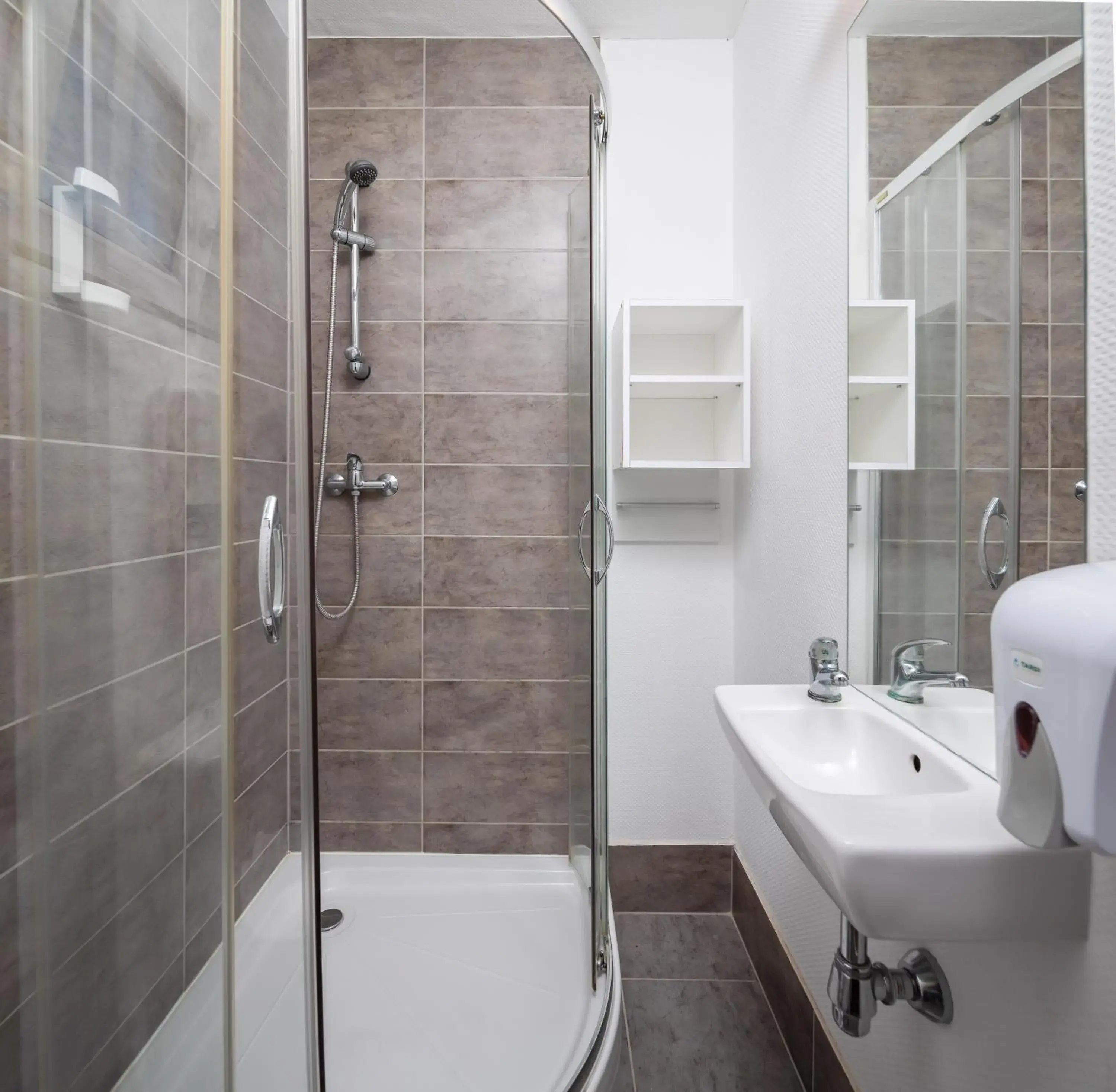 Relax Three-Bedroom Mobile with Terrace in Camping Almissa Relax Three-Bedroom Mobile with Terrace in Camping Almissa