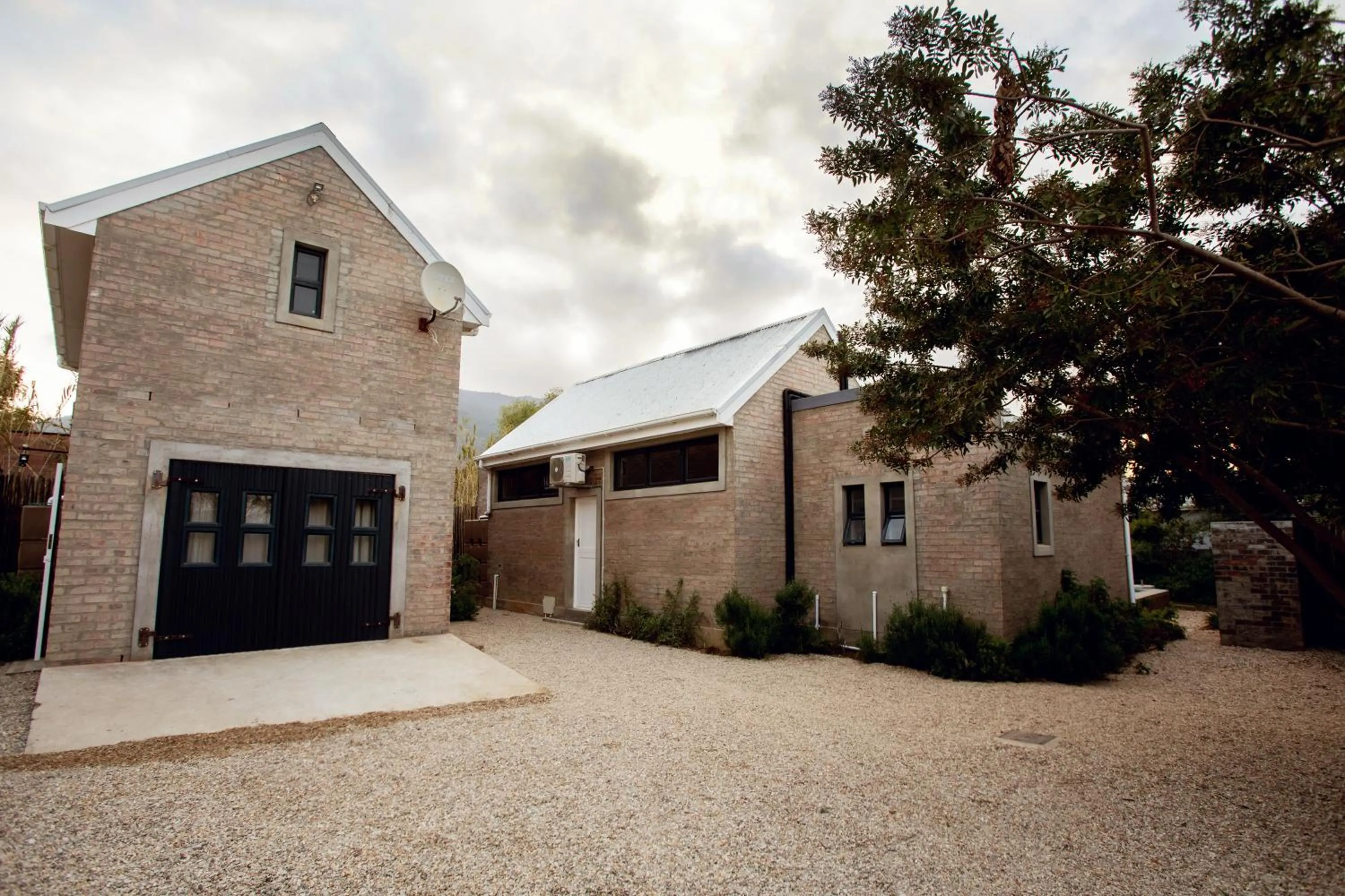 Property building in Blaauw Cottage