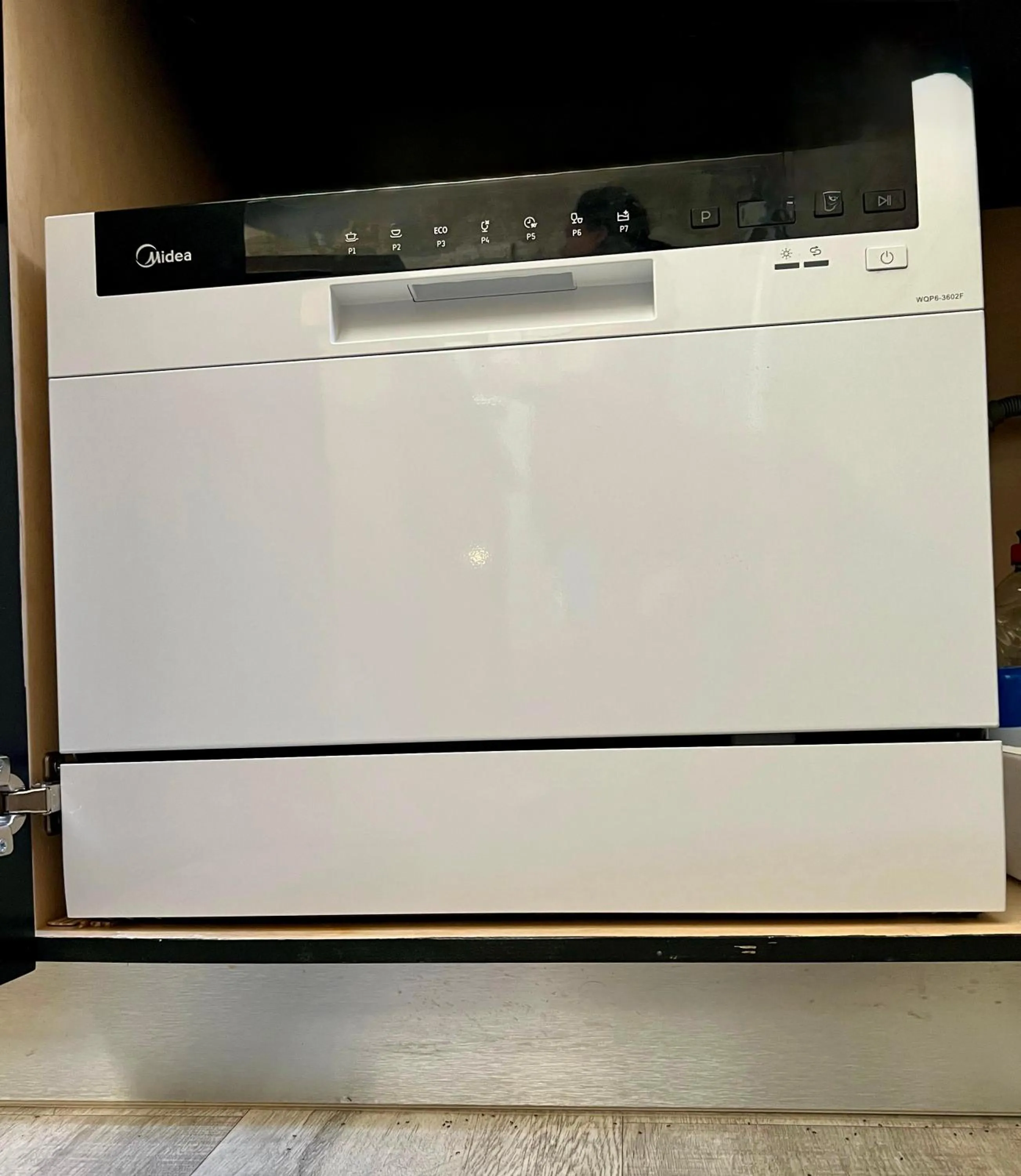dishwasher in Blaauw Cottage