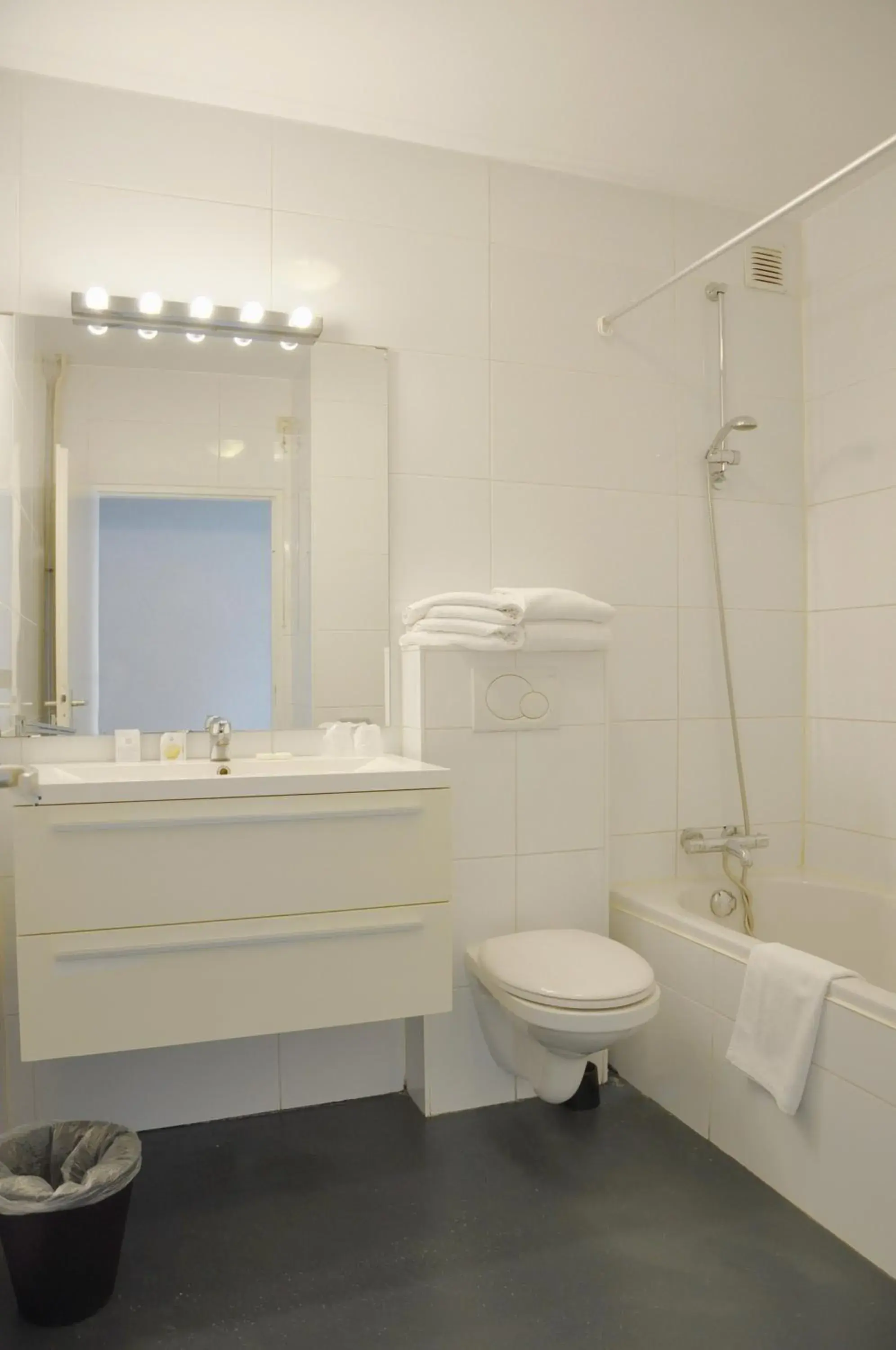 Double Room in Hotel Mayflower Double Room in Hotel Mayflower