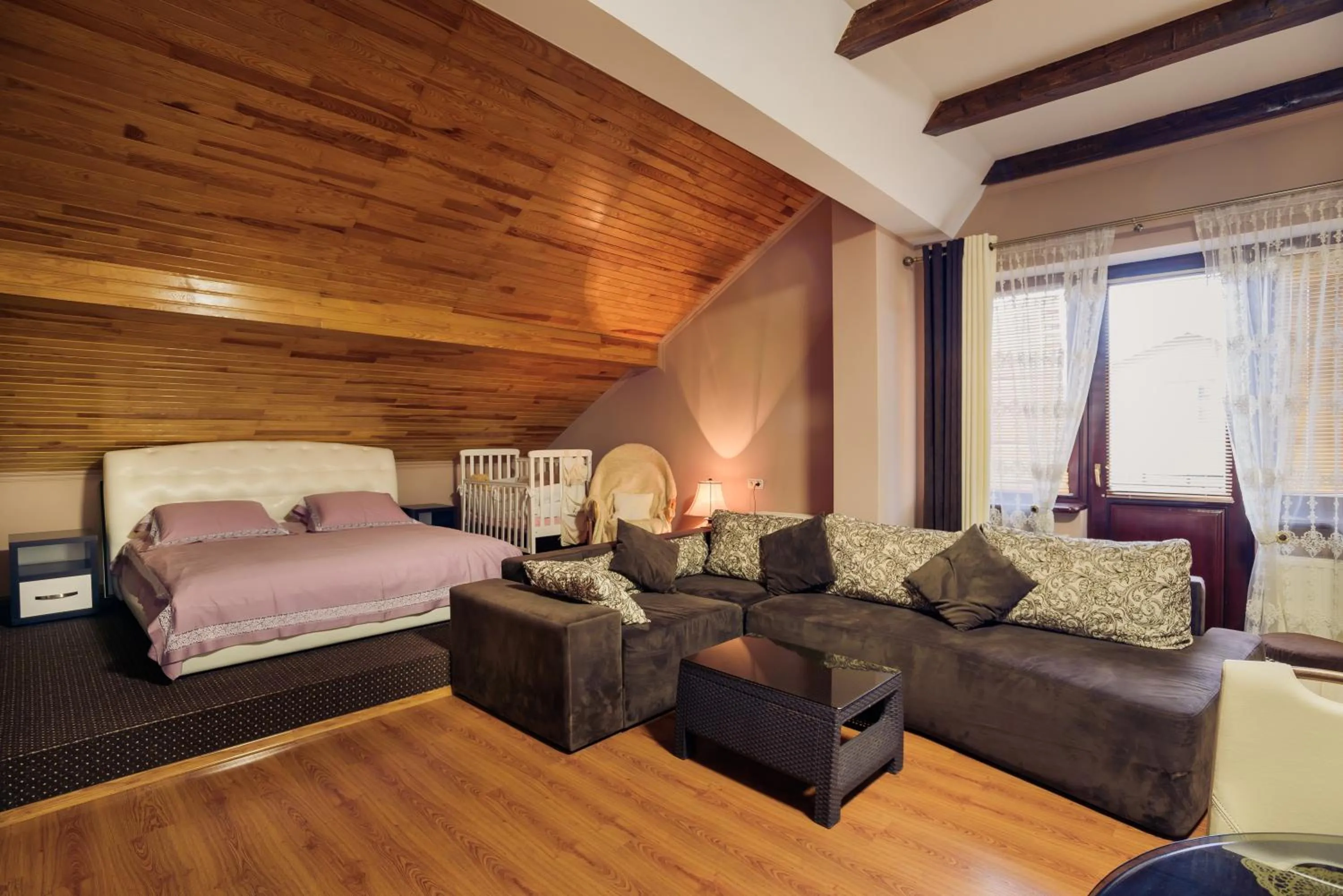 Photo of the whole room, Bed in Saban Deluxe