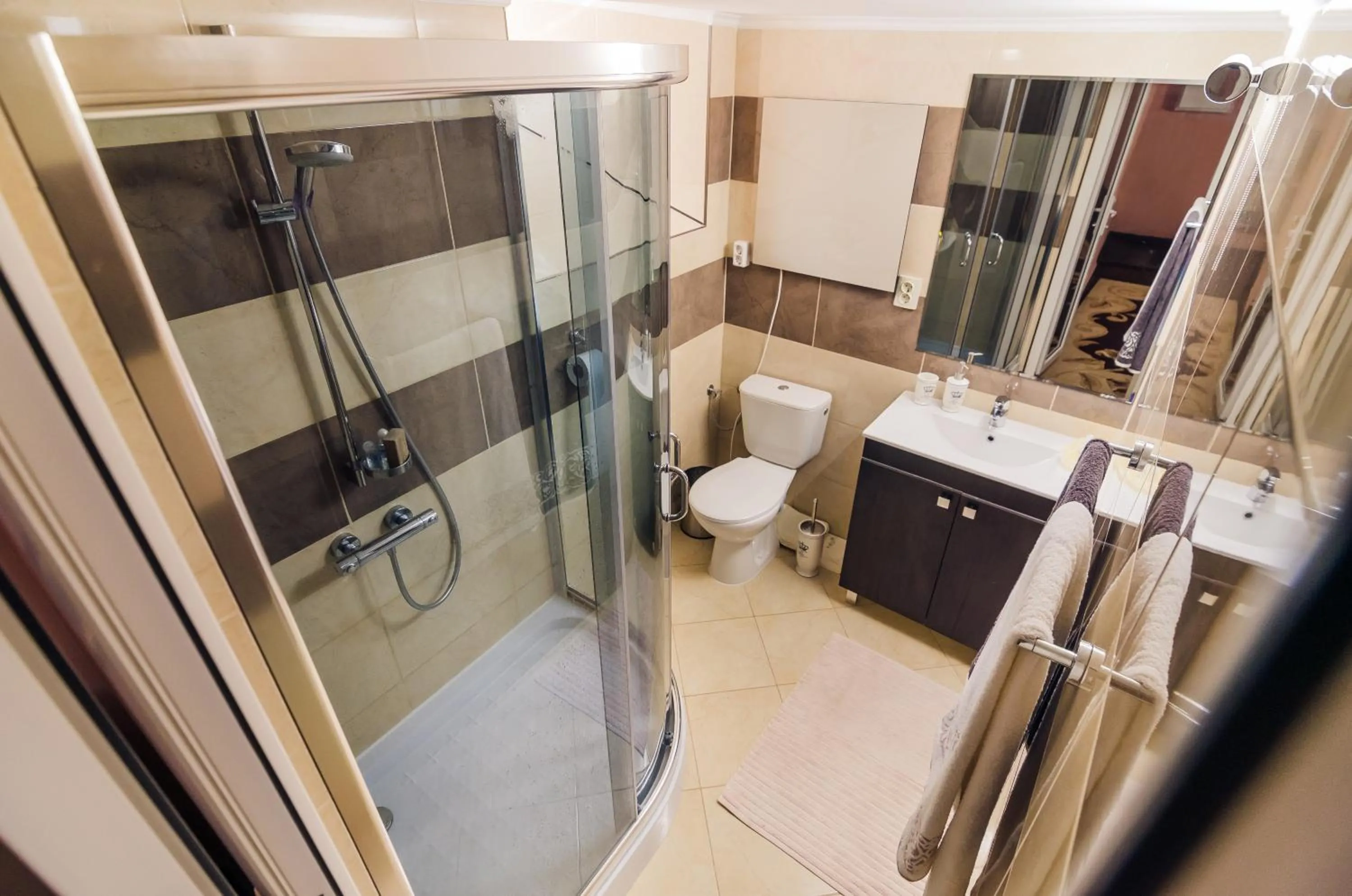 Shower in Saban Deluxe